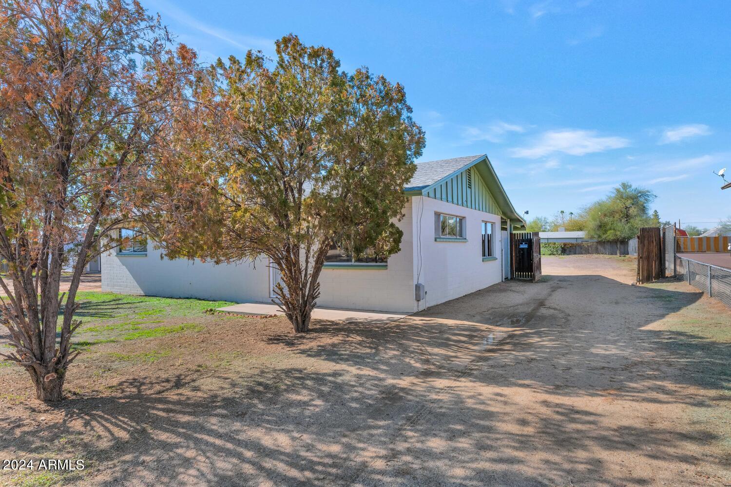 8916 N 11 Street, Phoenix, AZ 85020