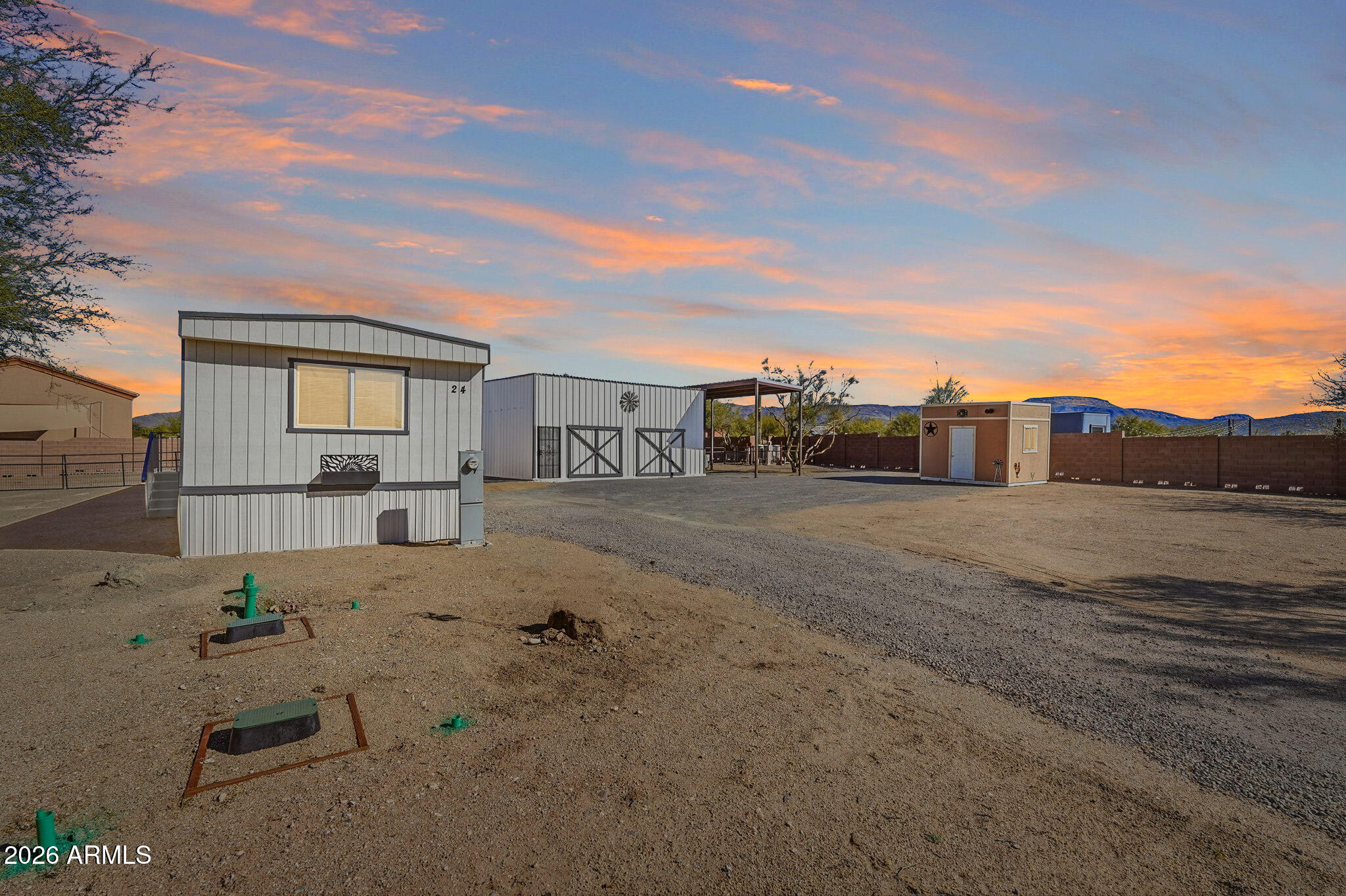 24 W CIRCLE MOUNTAIN Road, New River, AZ 85087