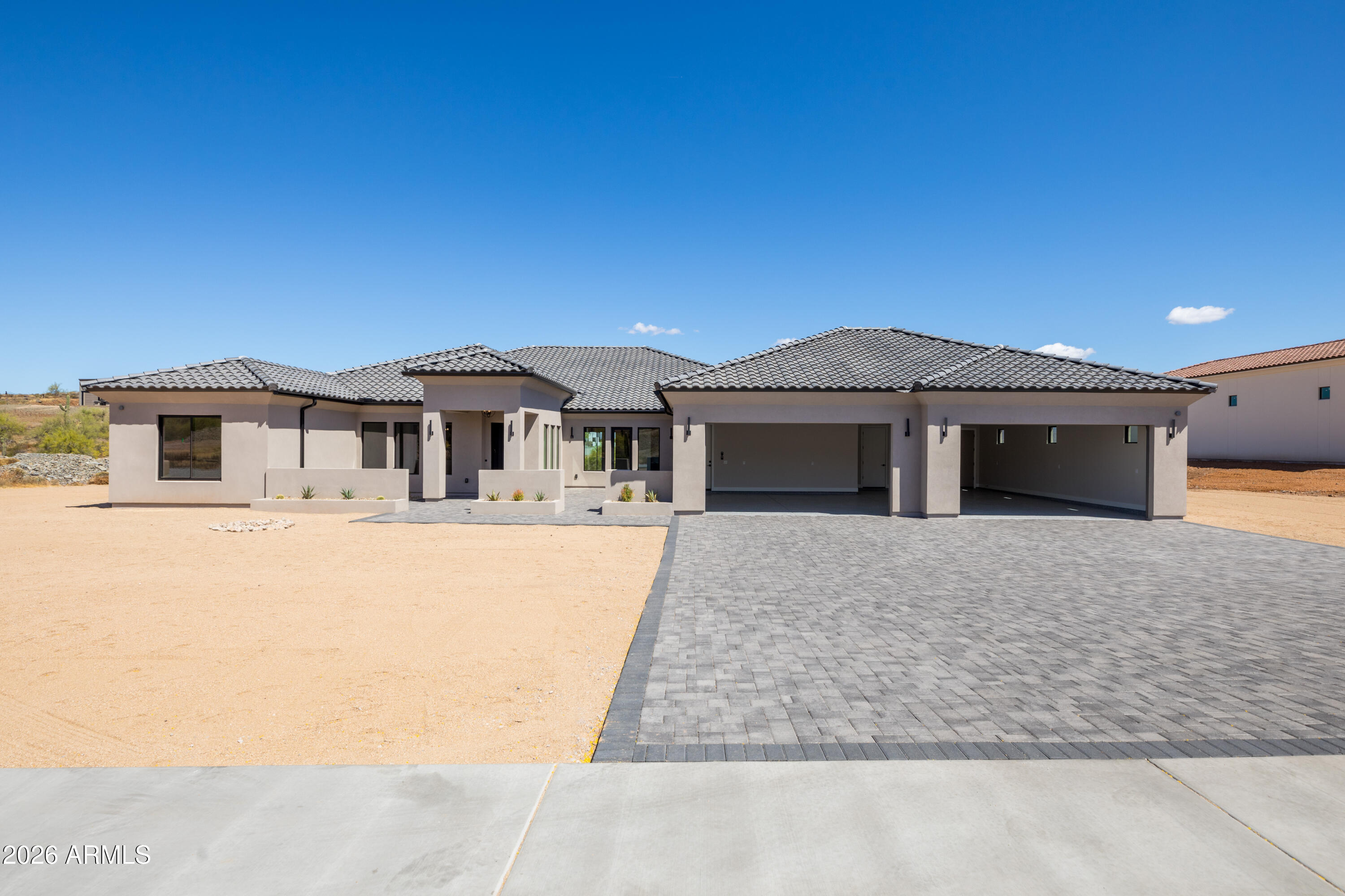 544 E Amber Sun Drive, Phoenix, AZ 85085
