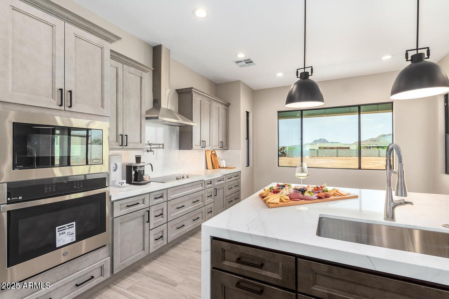 1712 E CLOUD Road, Phoenix, AZ 85086