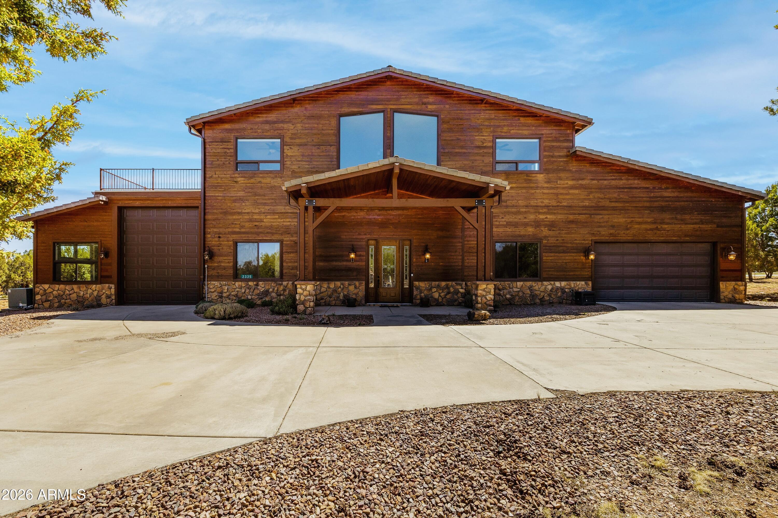 2335 Voyager Circle, Overgaard, AZ 85933