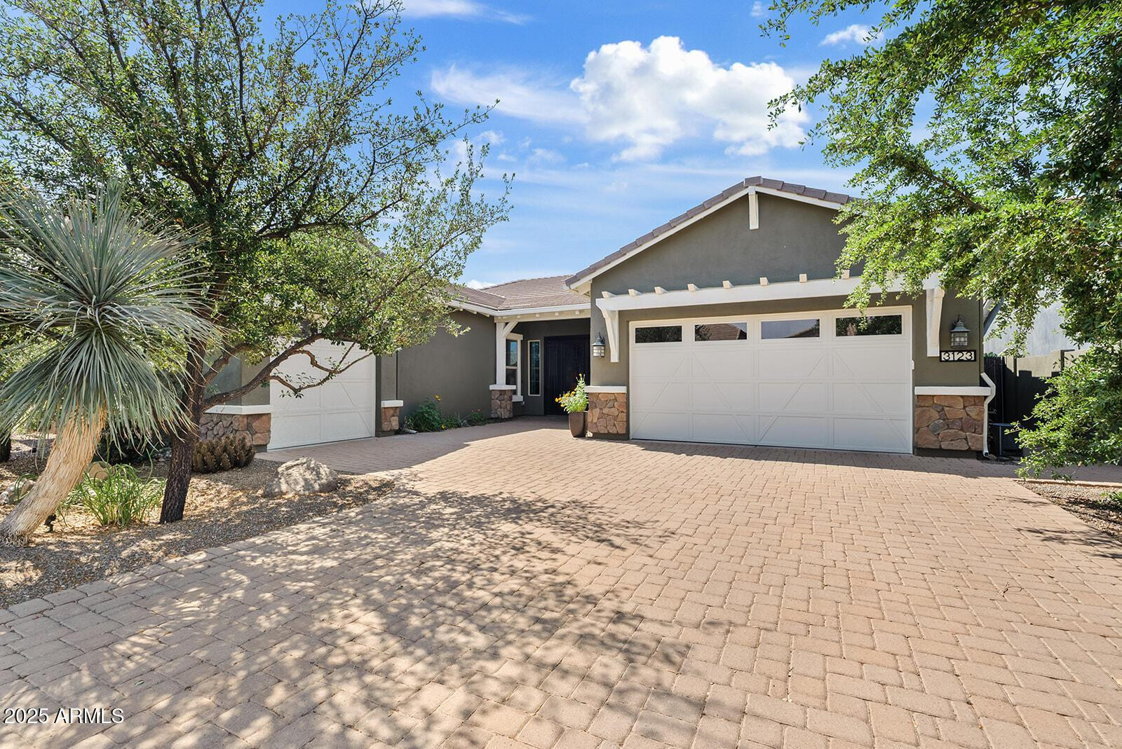 3123 E Cat Balue Drive, Phoenix, AZ 85050