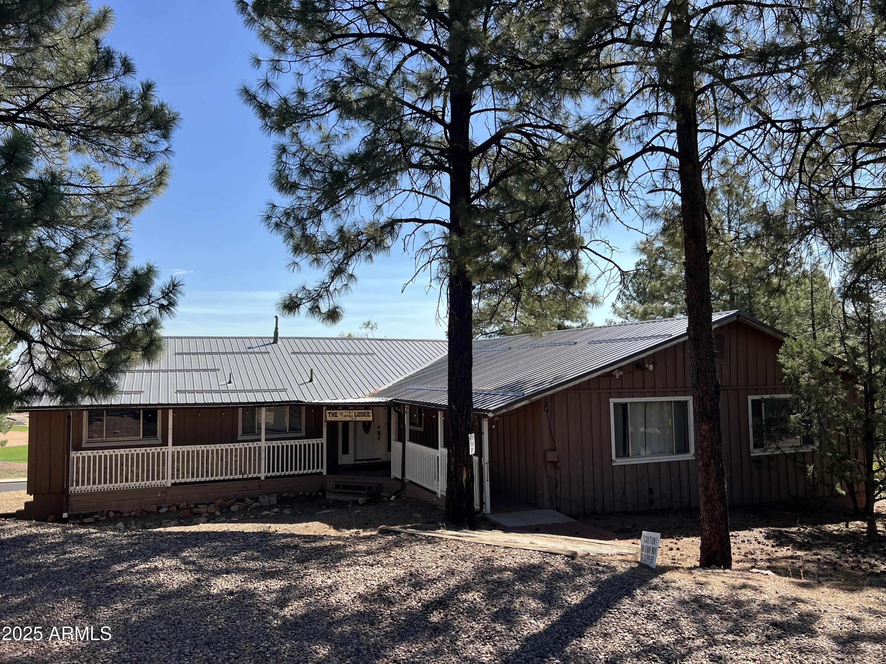201 S 6TH Place, Show Low, AZ 85901
