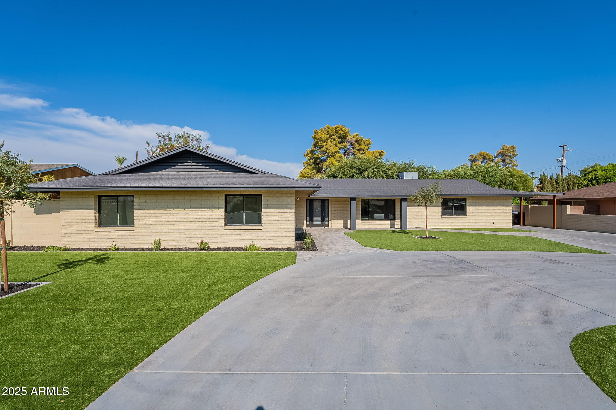 7637 N 7TH Avenue, Phoenix, AZ 85021