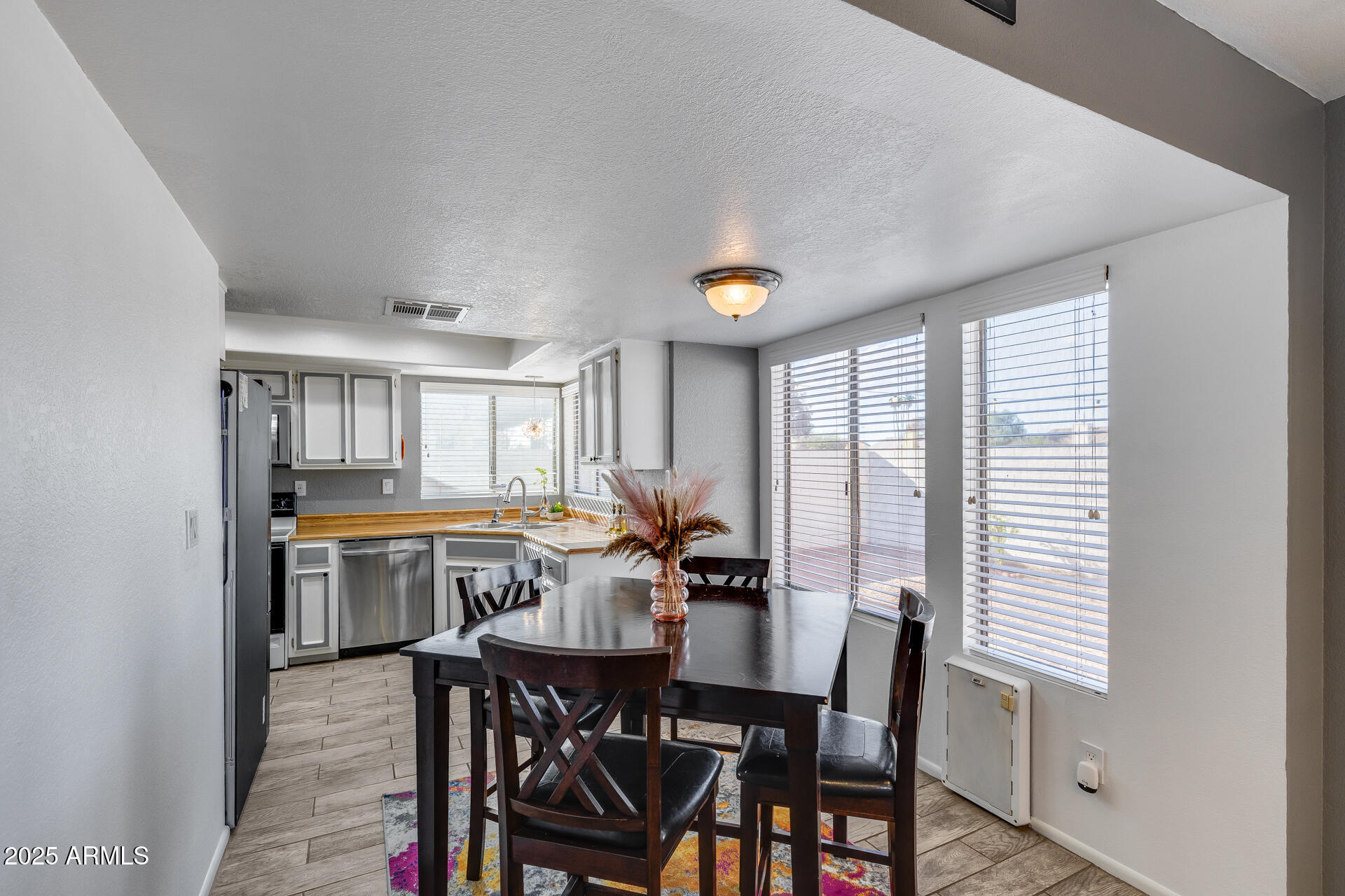 6534 W NORTH Lane, Glendale, AZ 85302