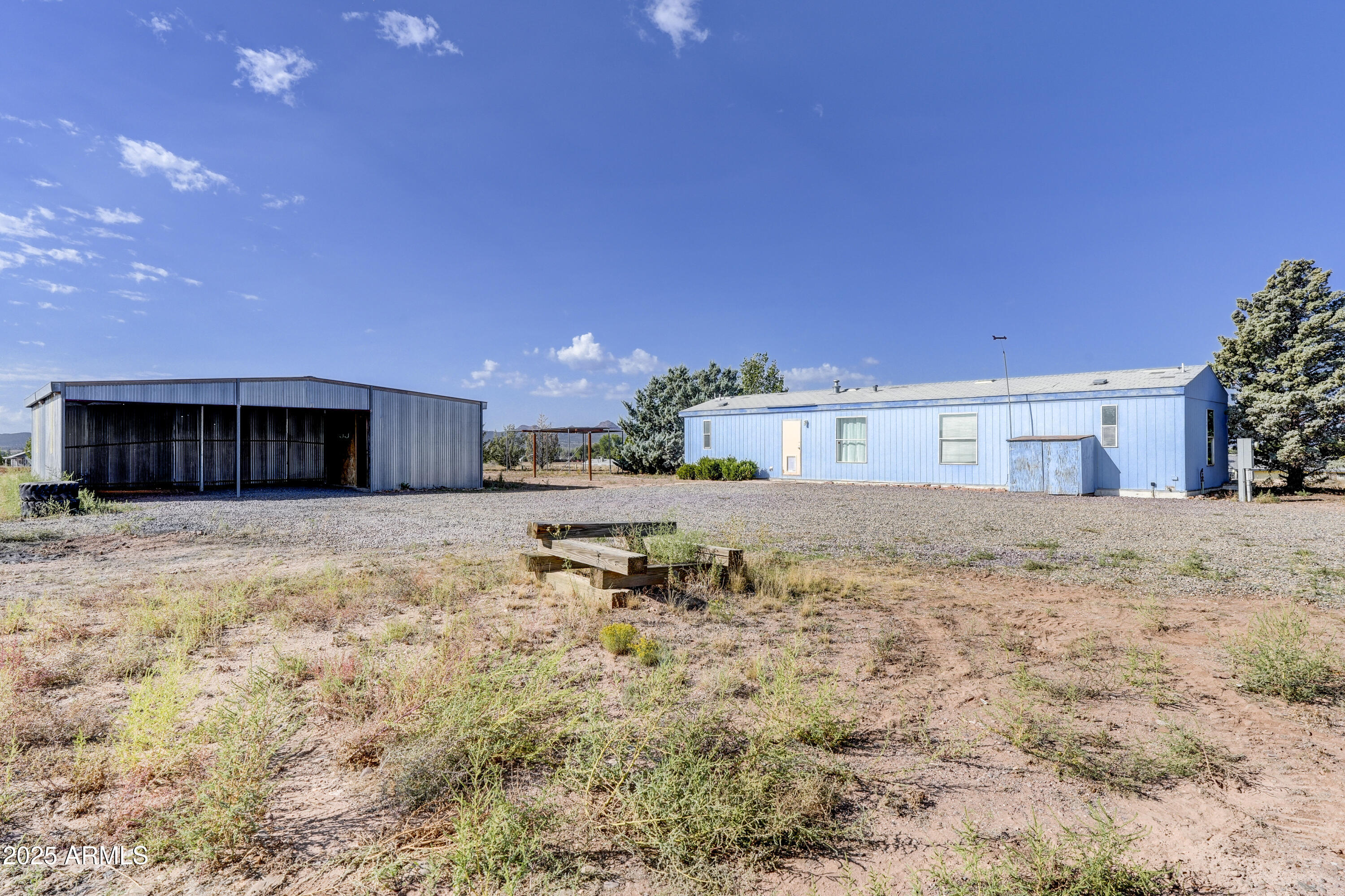 1805 W CARRIAGE Lane, Paulden, AZ 86334