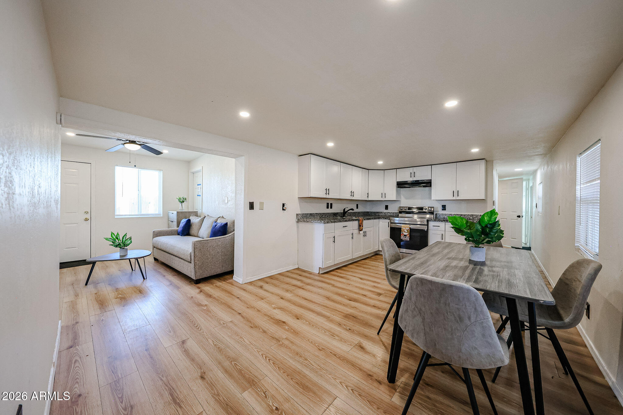 515 E CHARLESTON Avenue, Phoenix, AZ 85022