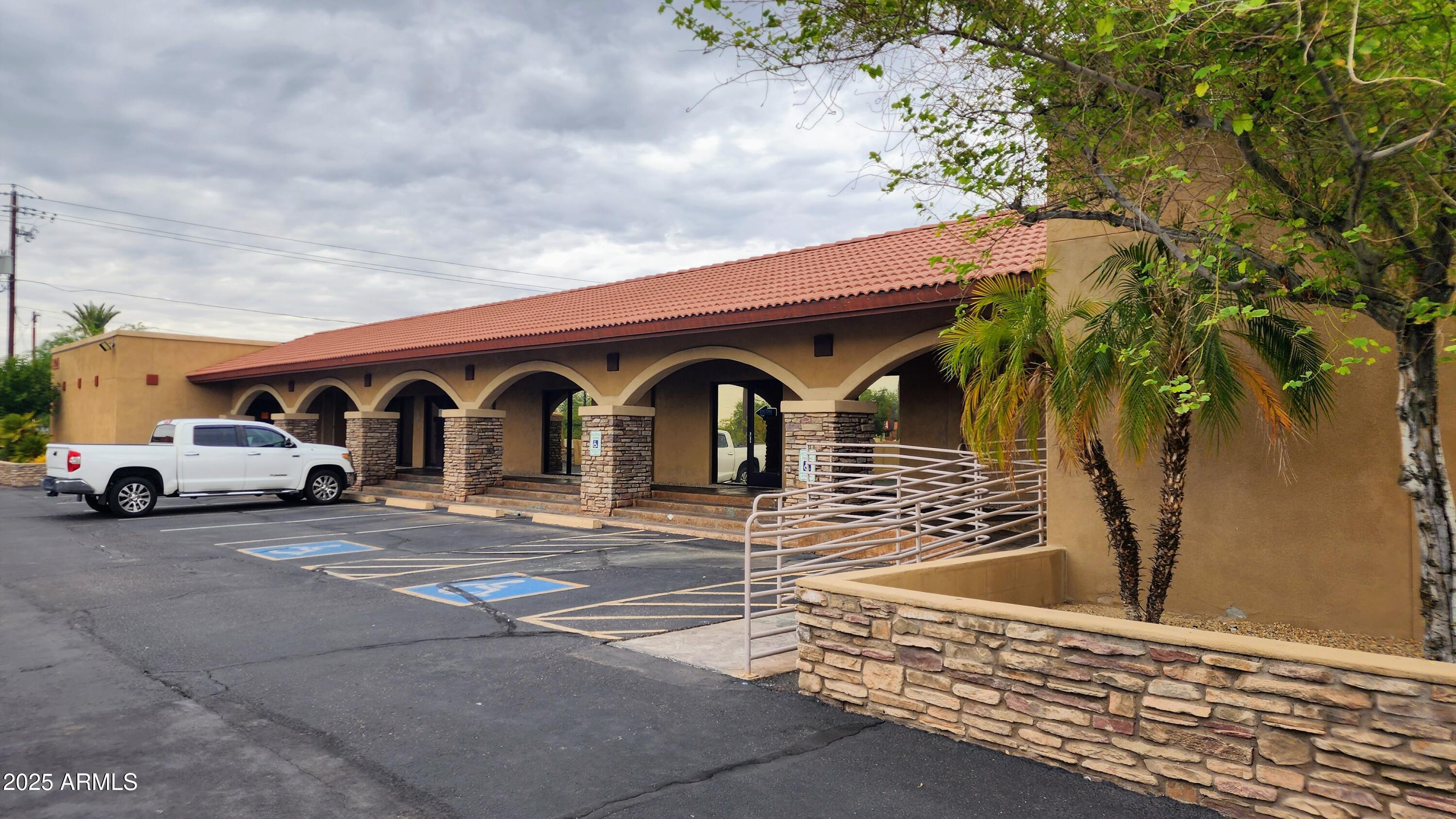 8821 N 7TH Street 100, Phoenix, AZ 85020