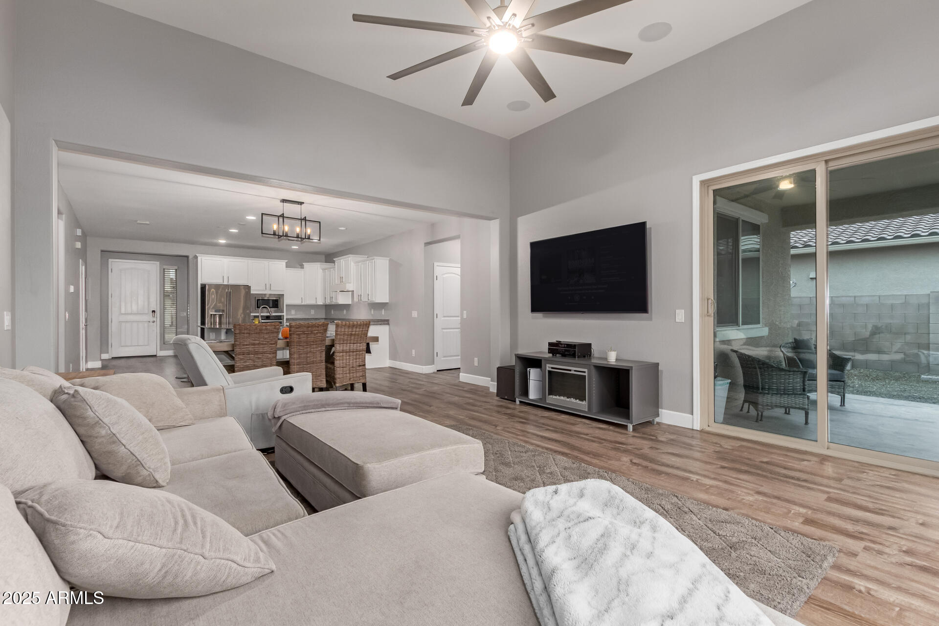 8987 W SELDON Lane, Peoria, AZ 85345