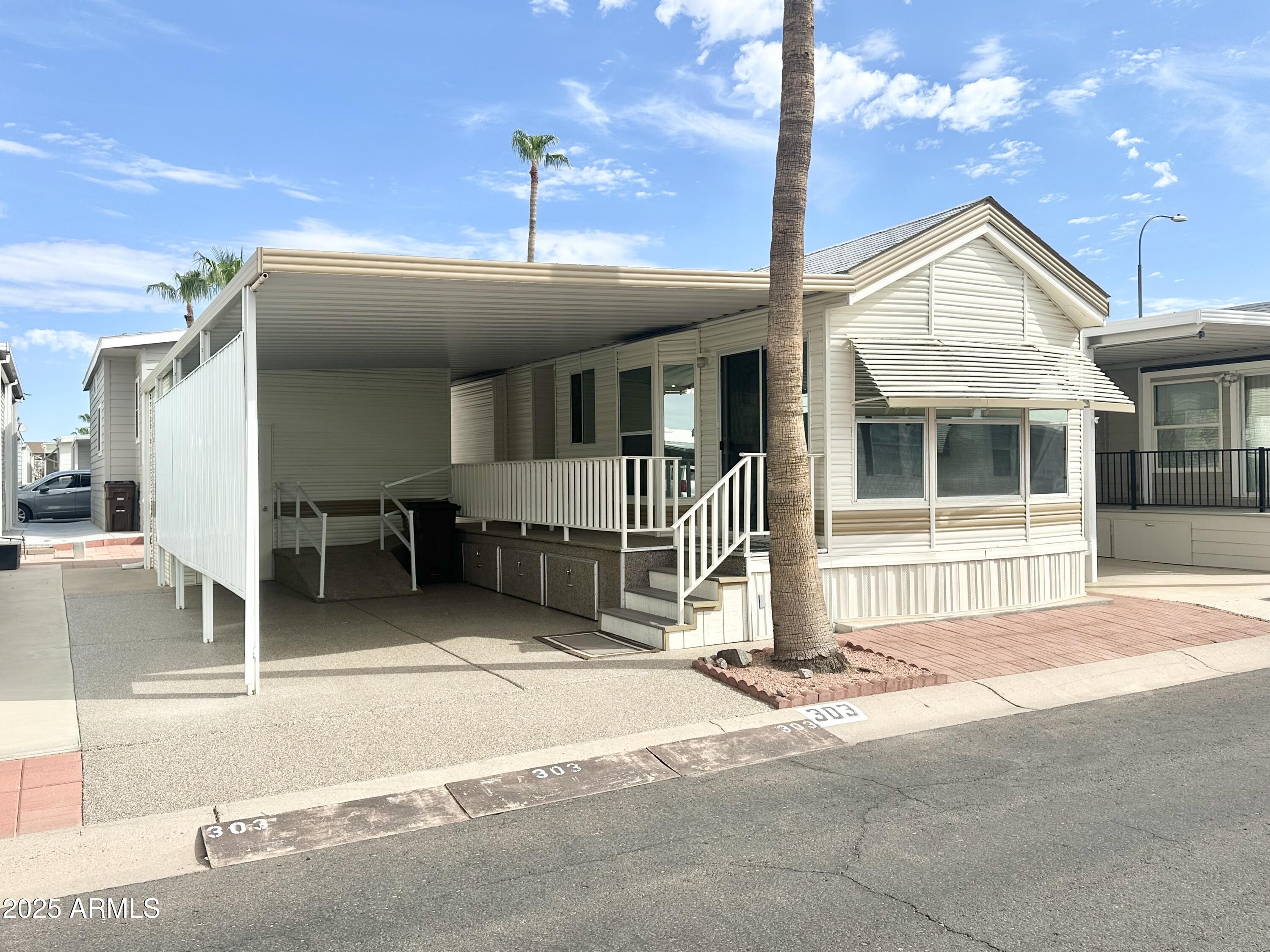 303 S DIAMOND Drive, Apache Junction, AZ 85119