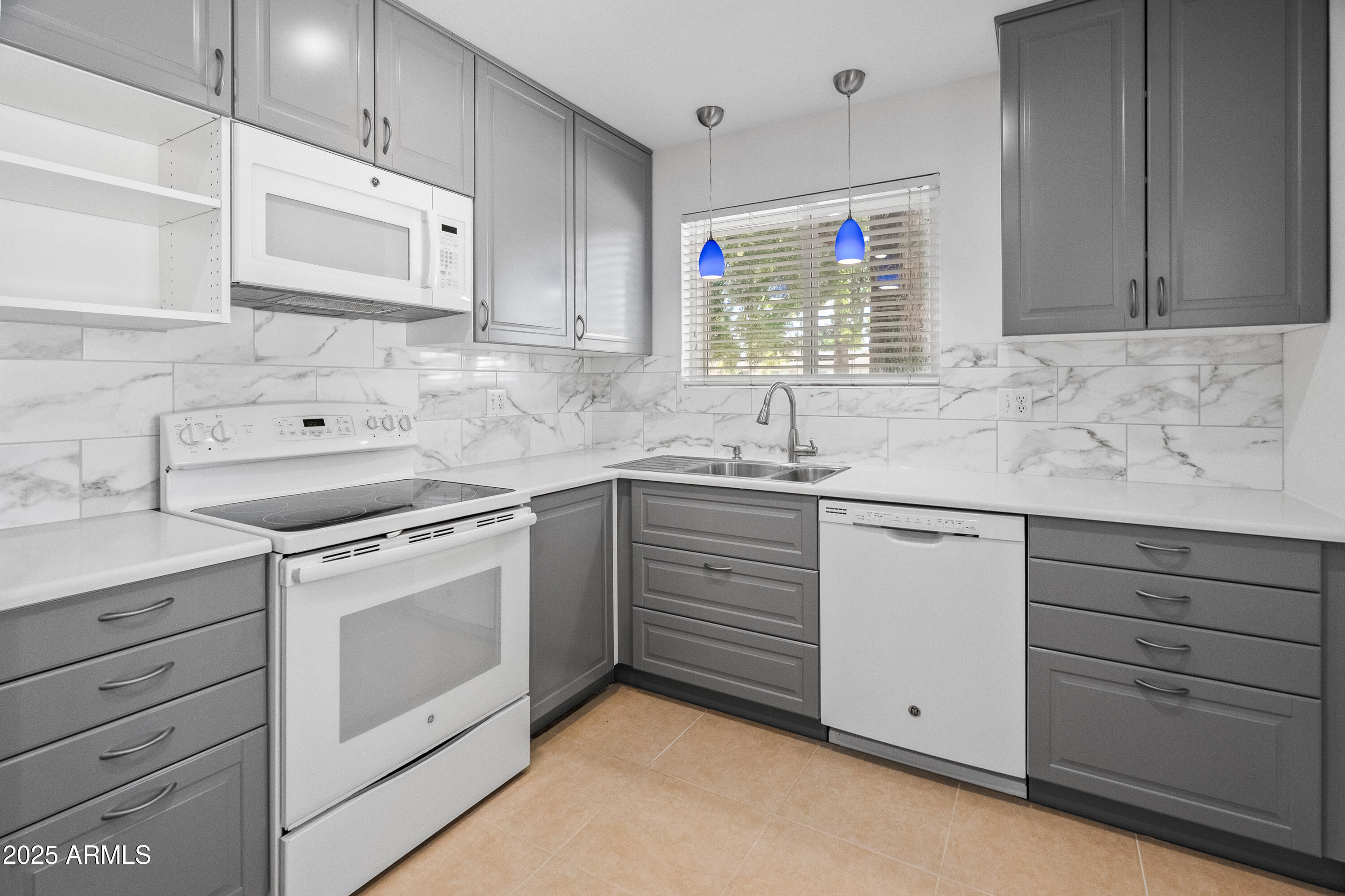 10926 W ABBOTT Avenue, Sun City, AZ 85351