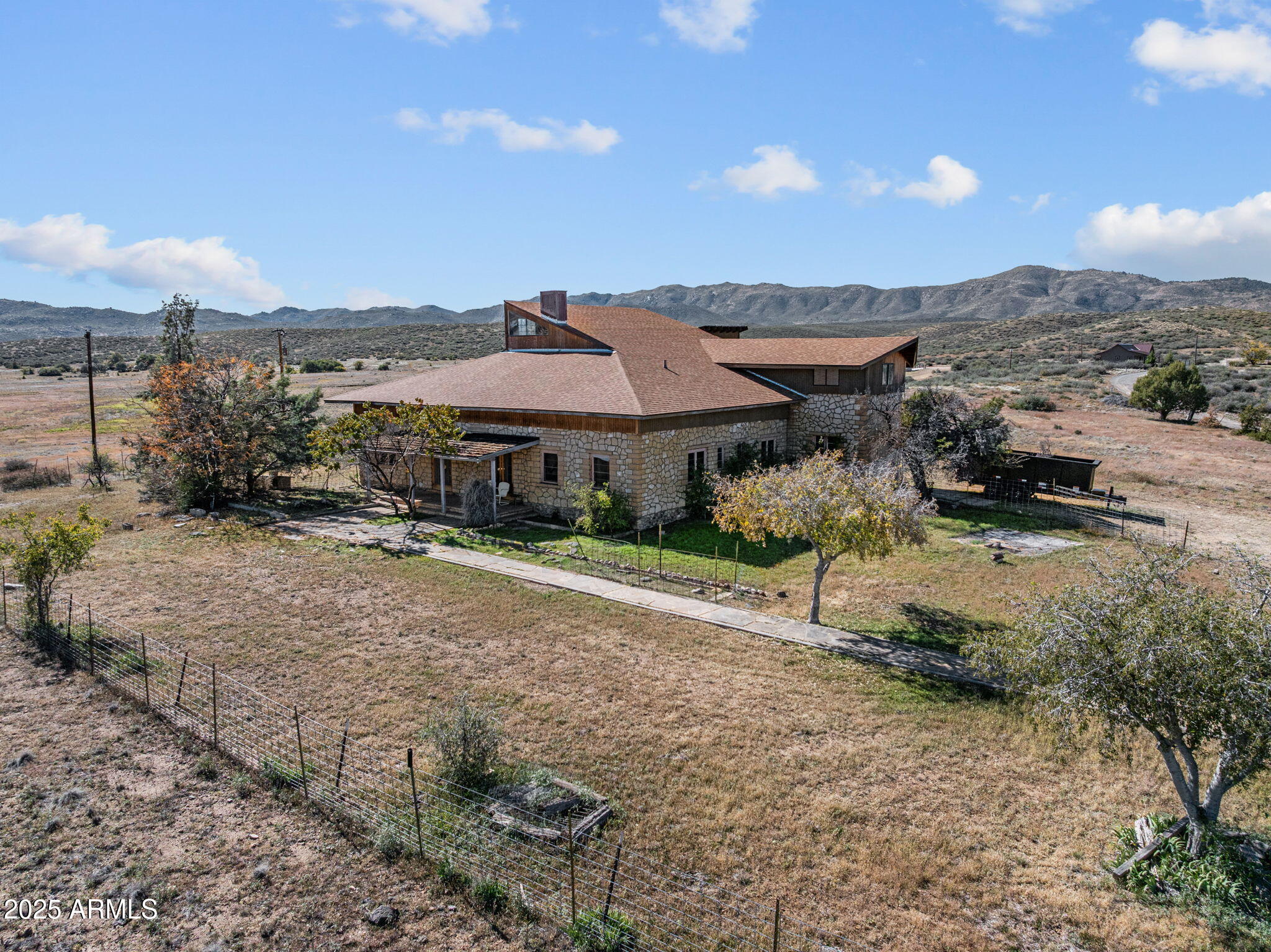 16057 S SICKLES RANCH Road, Peeples Valley, AZ 86332