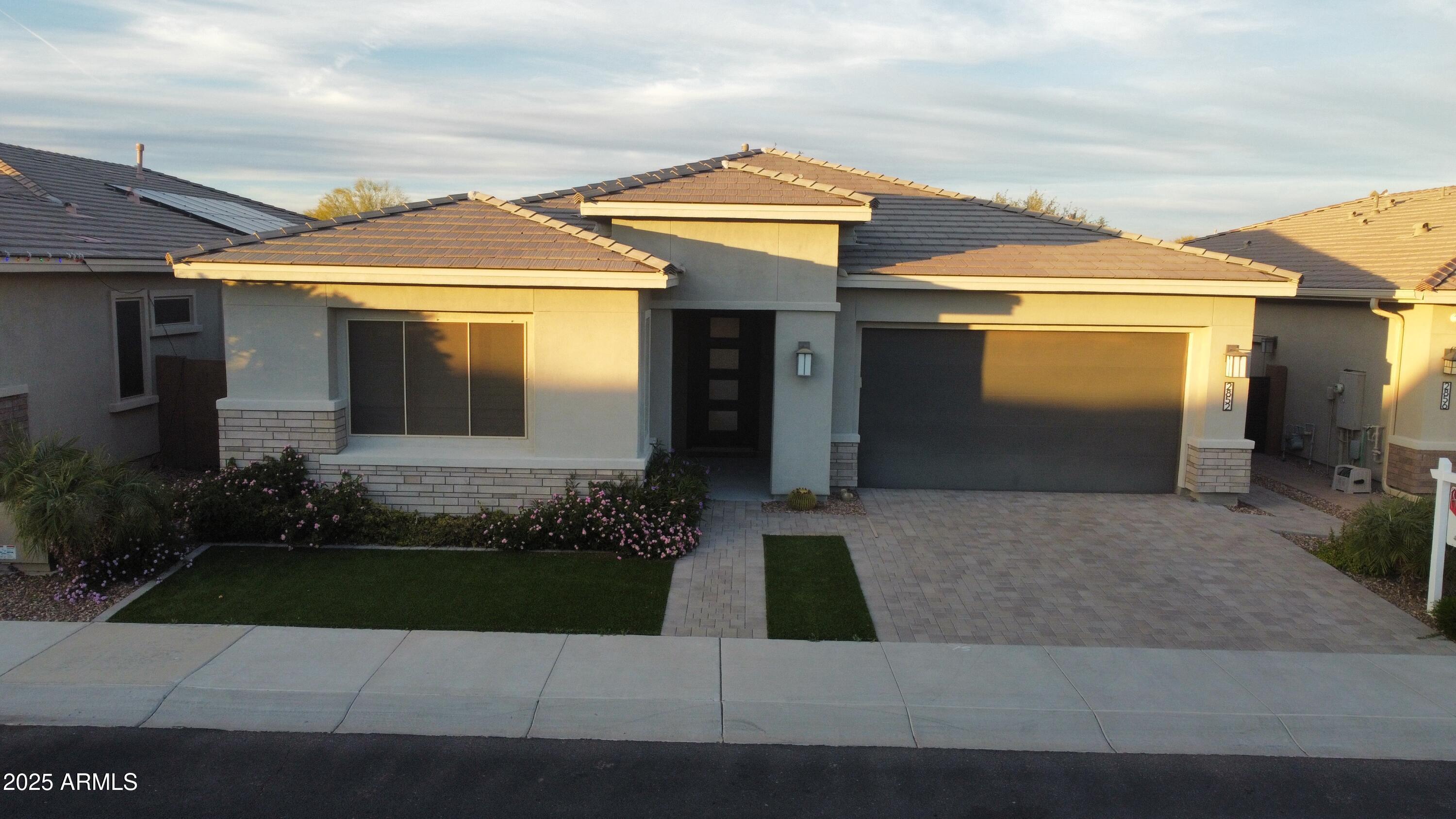 2852 E ROBIN Lane E, Phoenix, AZ 85050