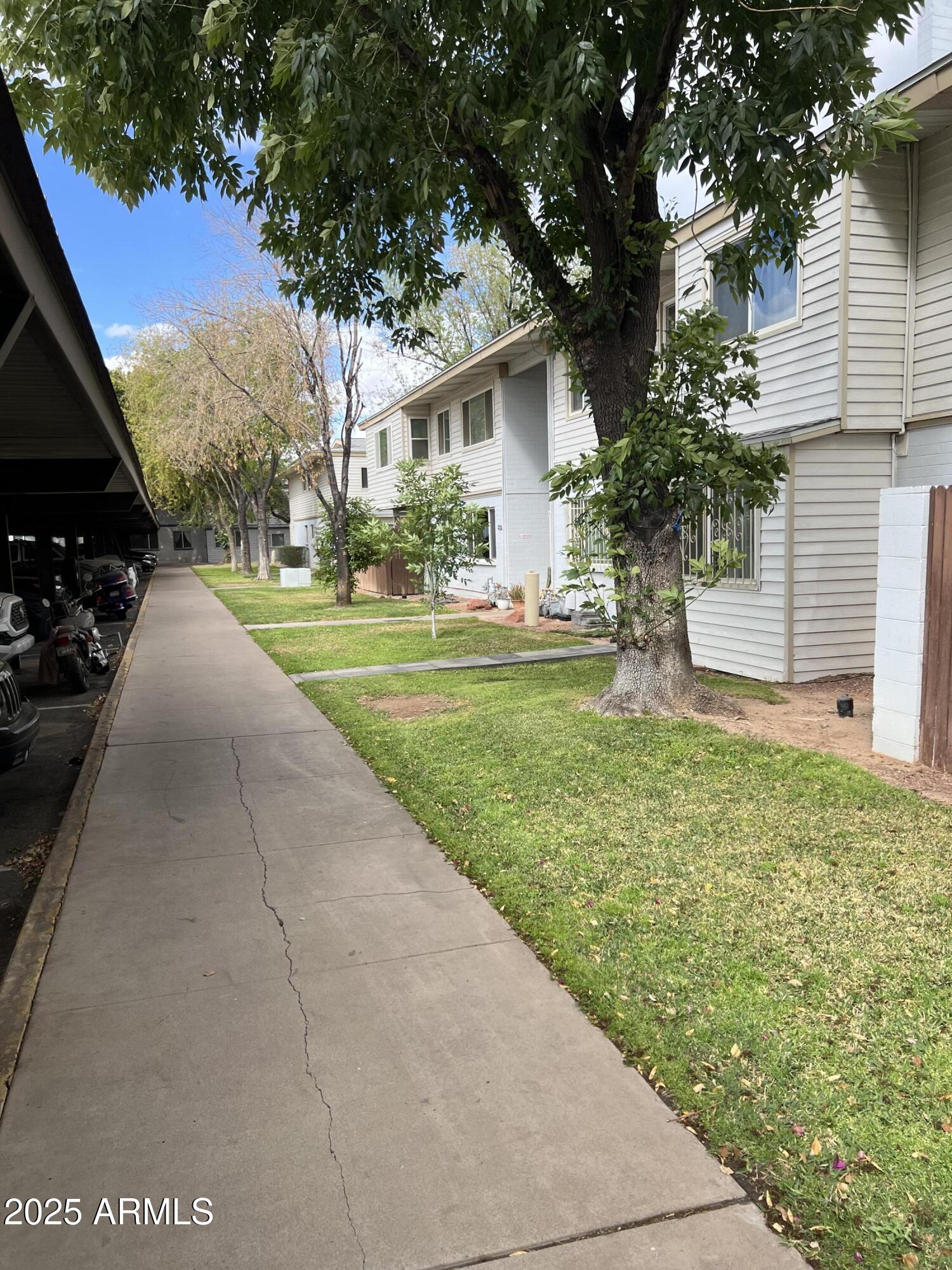 2530 W Berridge Lane E102, Phoenix, AZ 85017