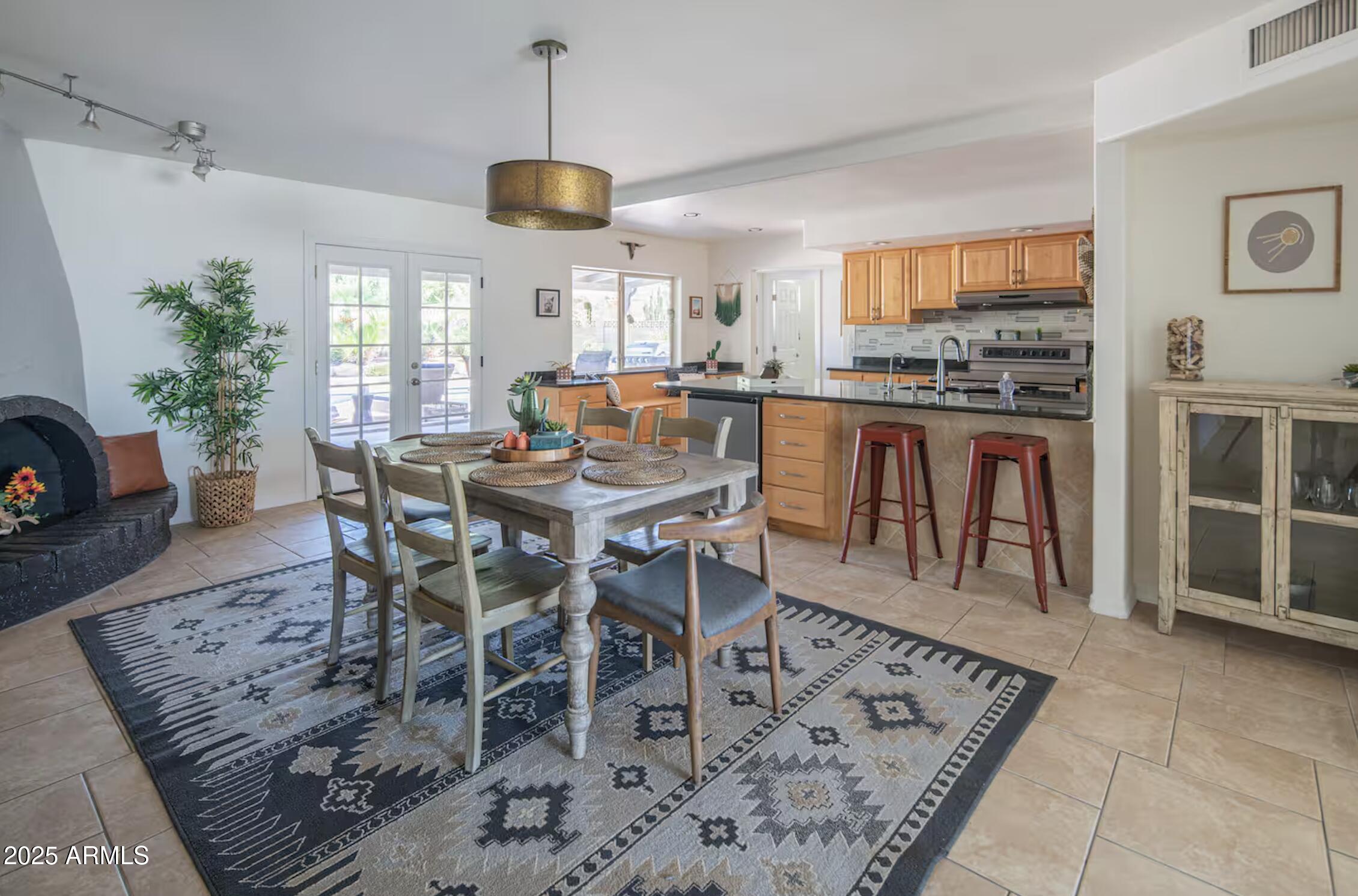 5210 E EVERETT Drive, Scottsdale, AZ 85254