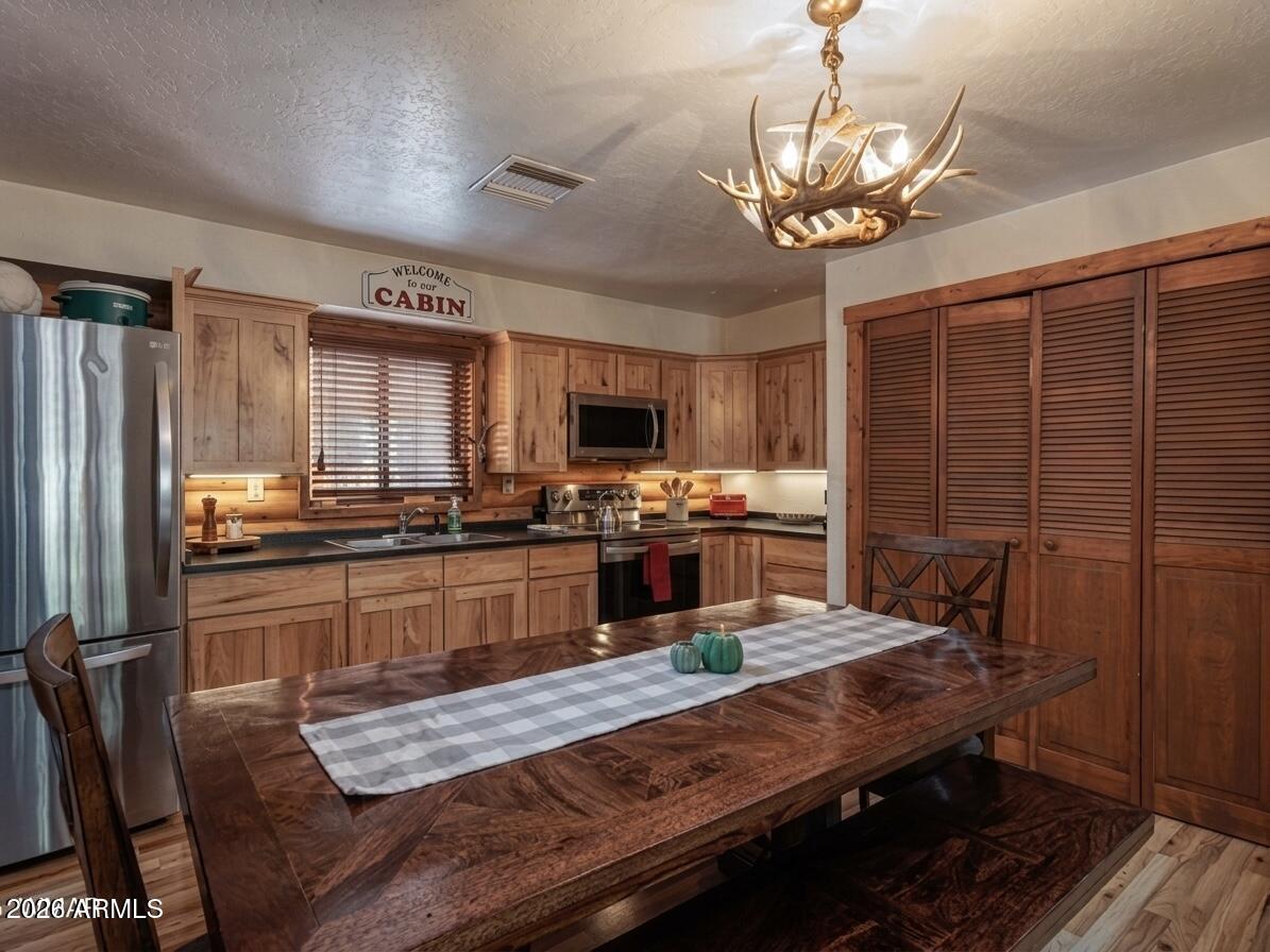 7185 Moon Creek Circle, Pinetop, AZ 85935