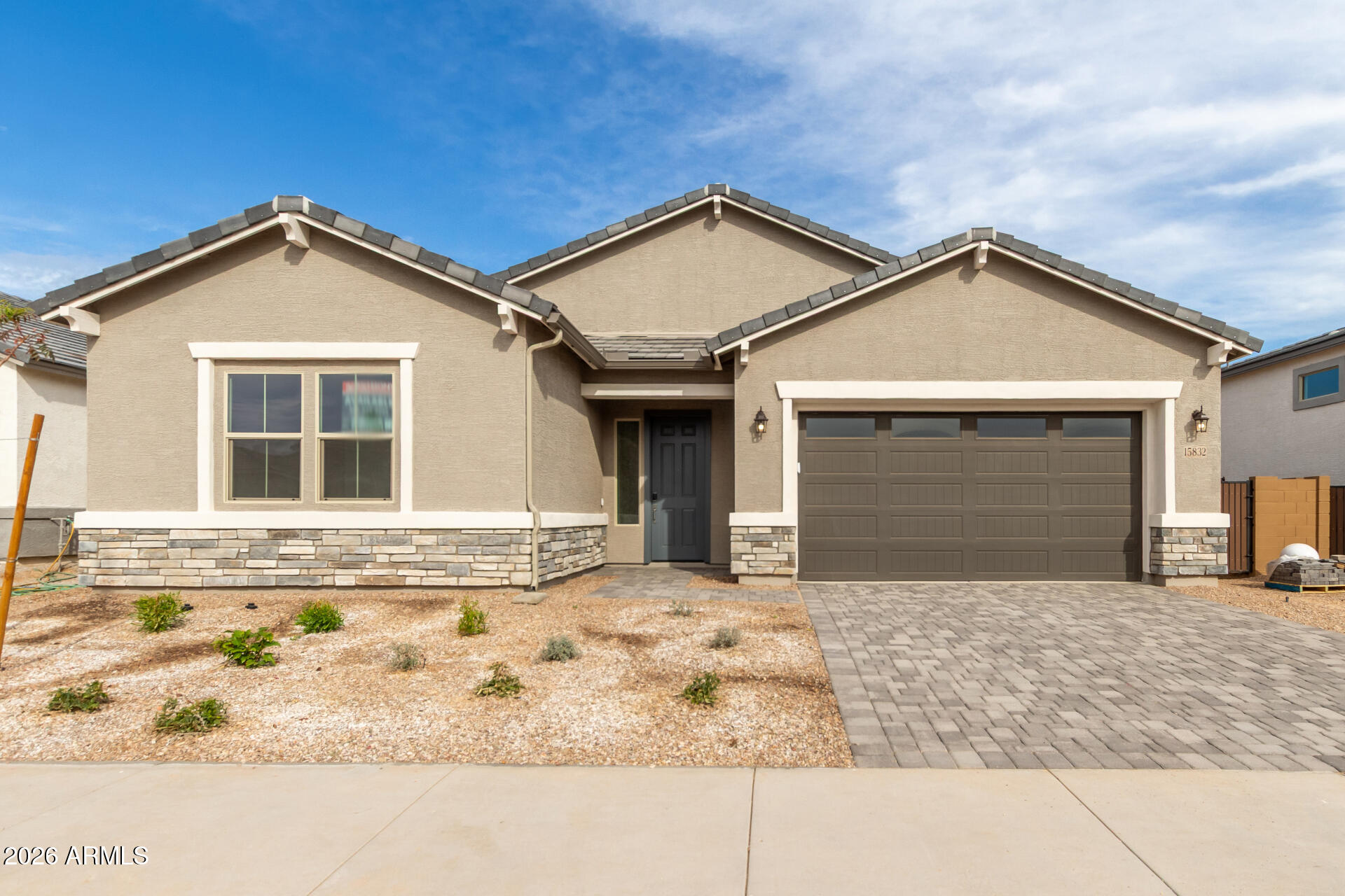 15832 W DESERT HOLLOW Drive, Surprise, AZ 85387