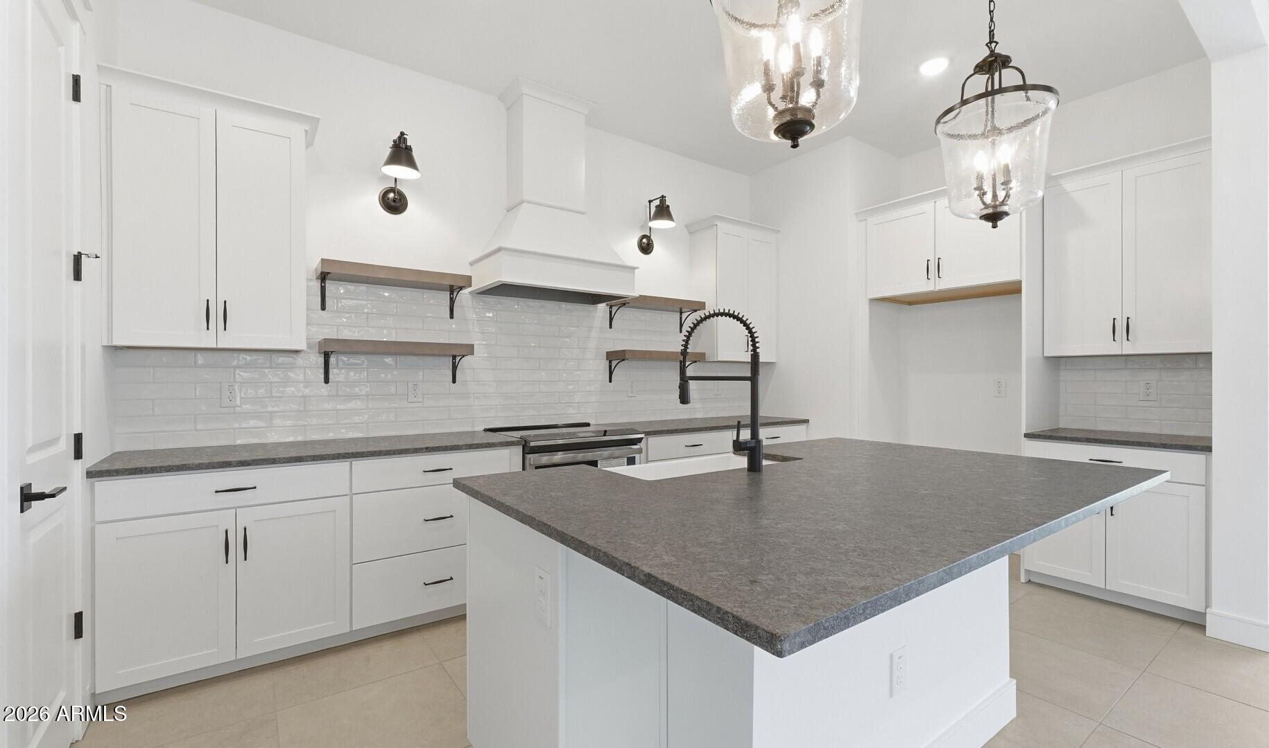 42088 N Tiger Way, San Tan Valley, AZ 85140