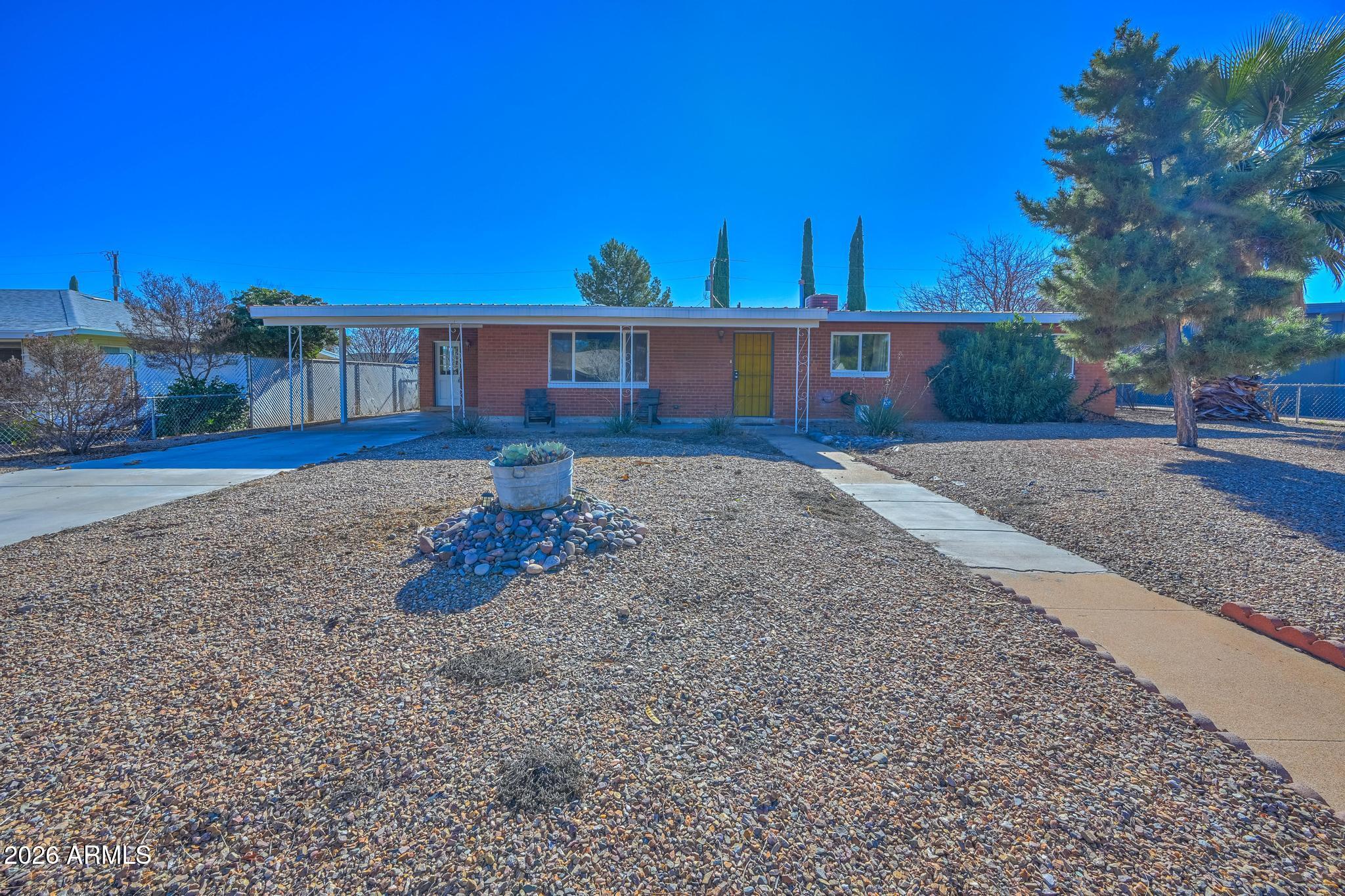 100 E FREIHAGE Drive, Sierra Vista, AZ 85635