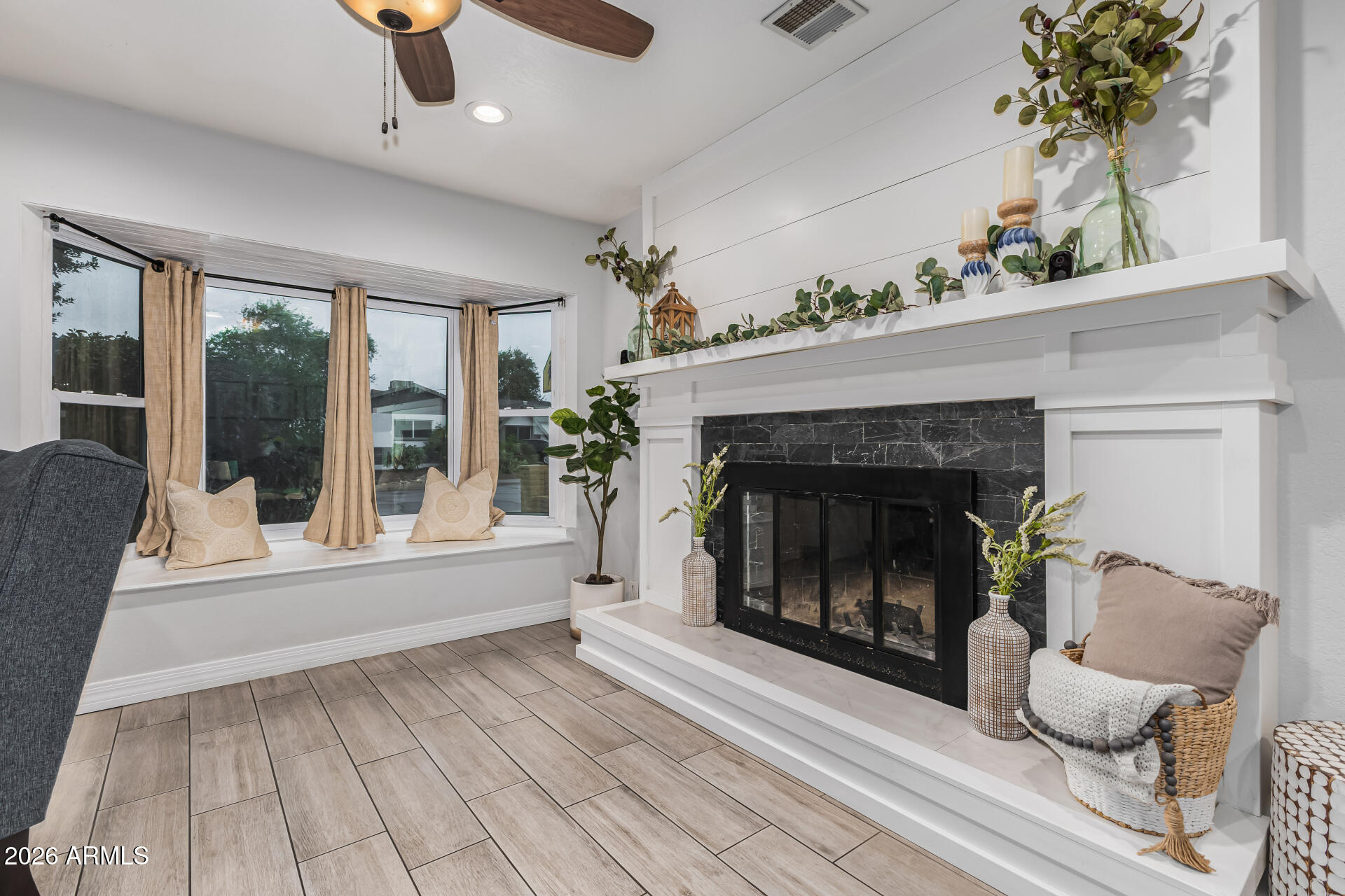 3313 W SURREY Avenue, Phoenix, AZ 85029