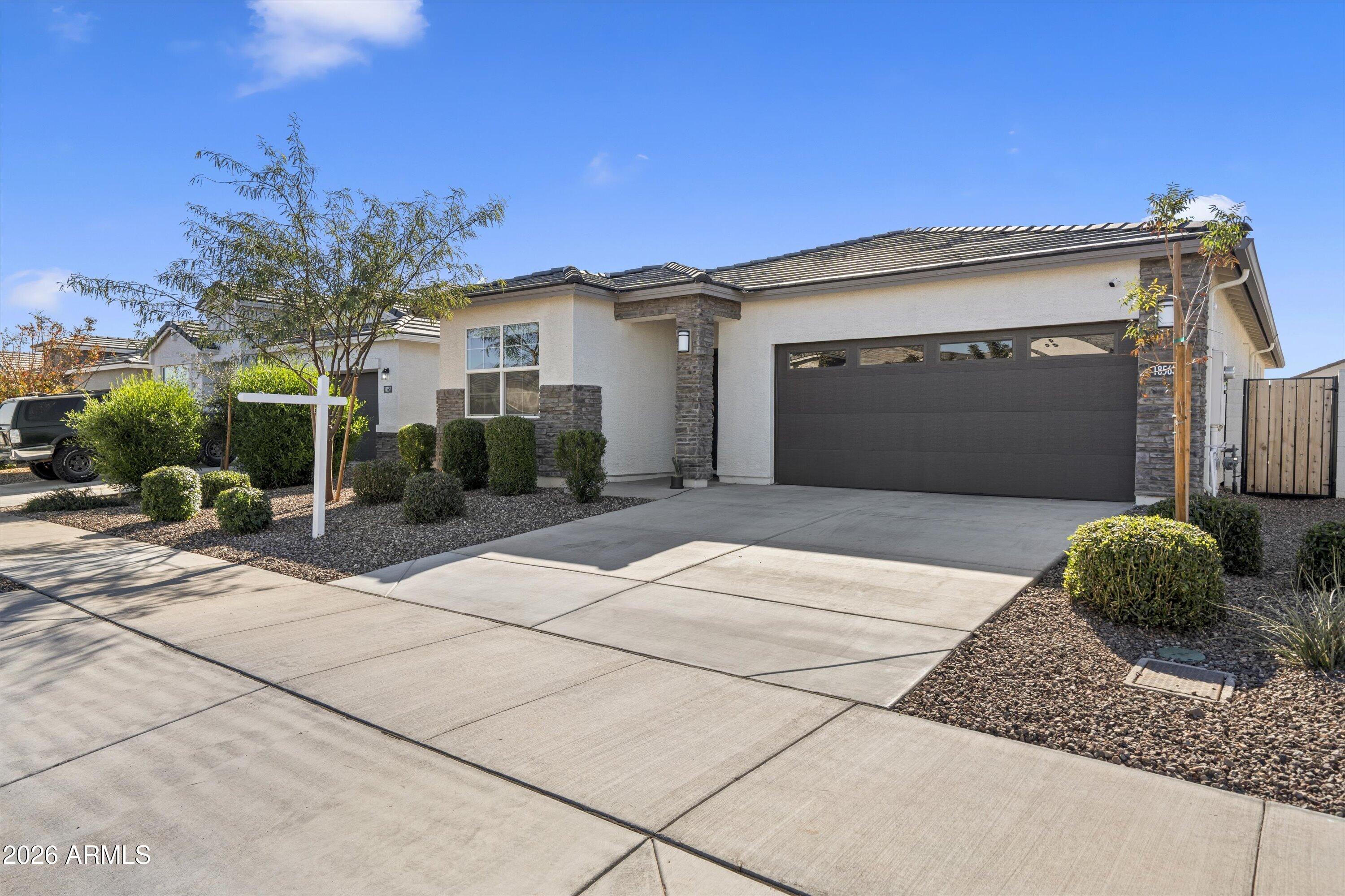 18563 W DESERT HOLLOW Drive, Wittmann, AZ 85361