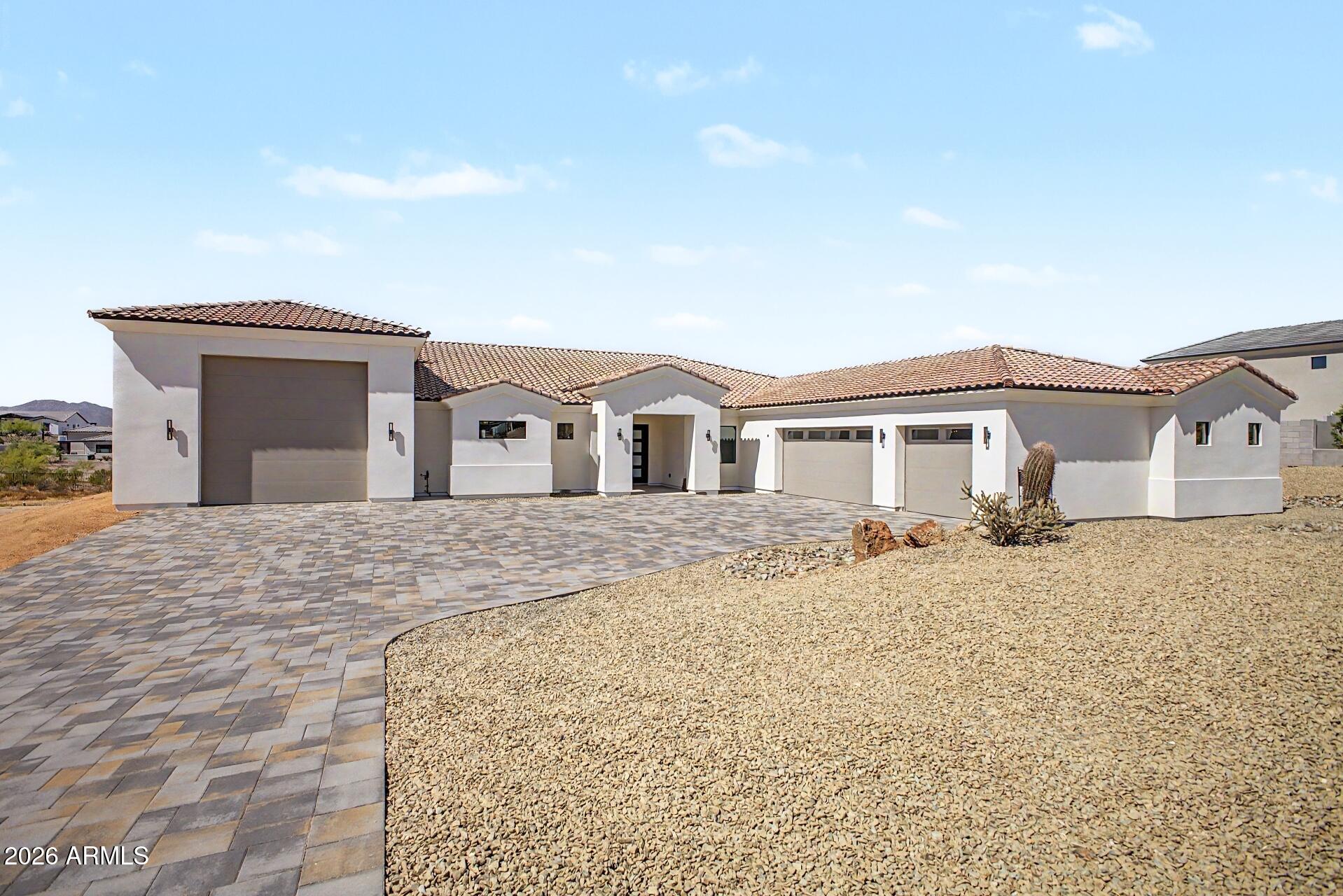 612 E AMBER SUN Drive, Phoenix, AZ 85085