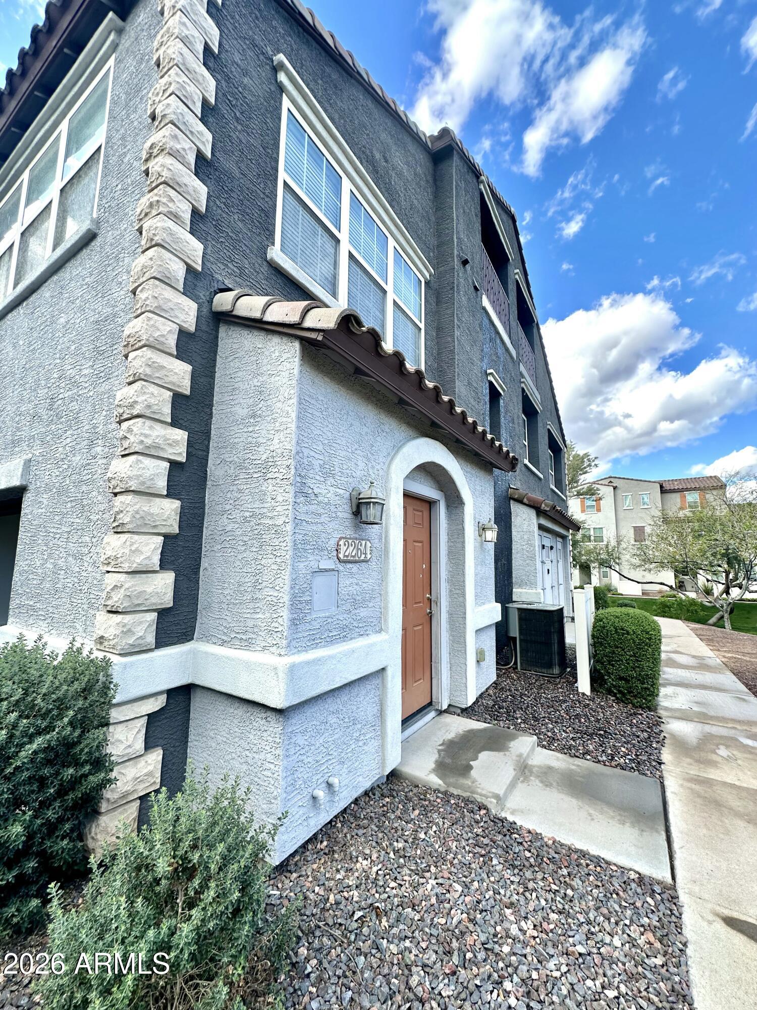 2264 E HUNTINGTON Drive, Phoenix, AZ 85040