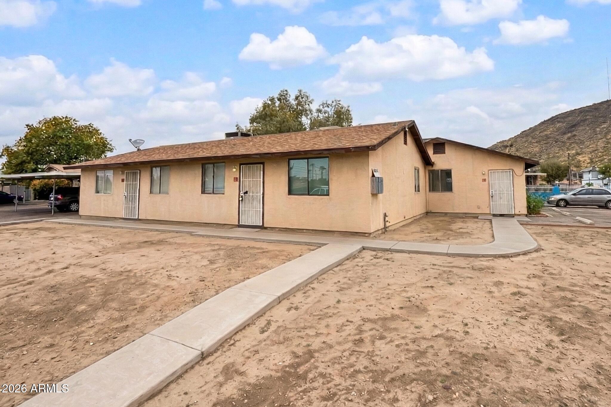 1702 W SHANGRI LA Road, Phoenix, AZ 85029
