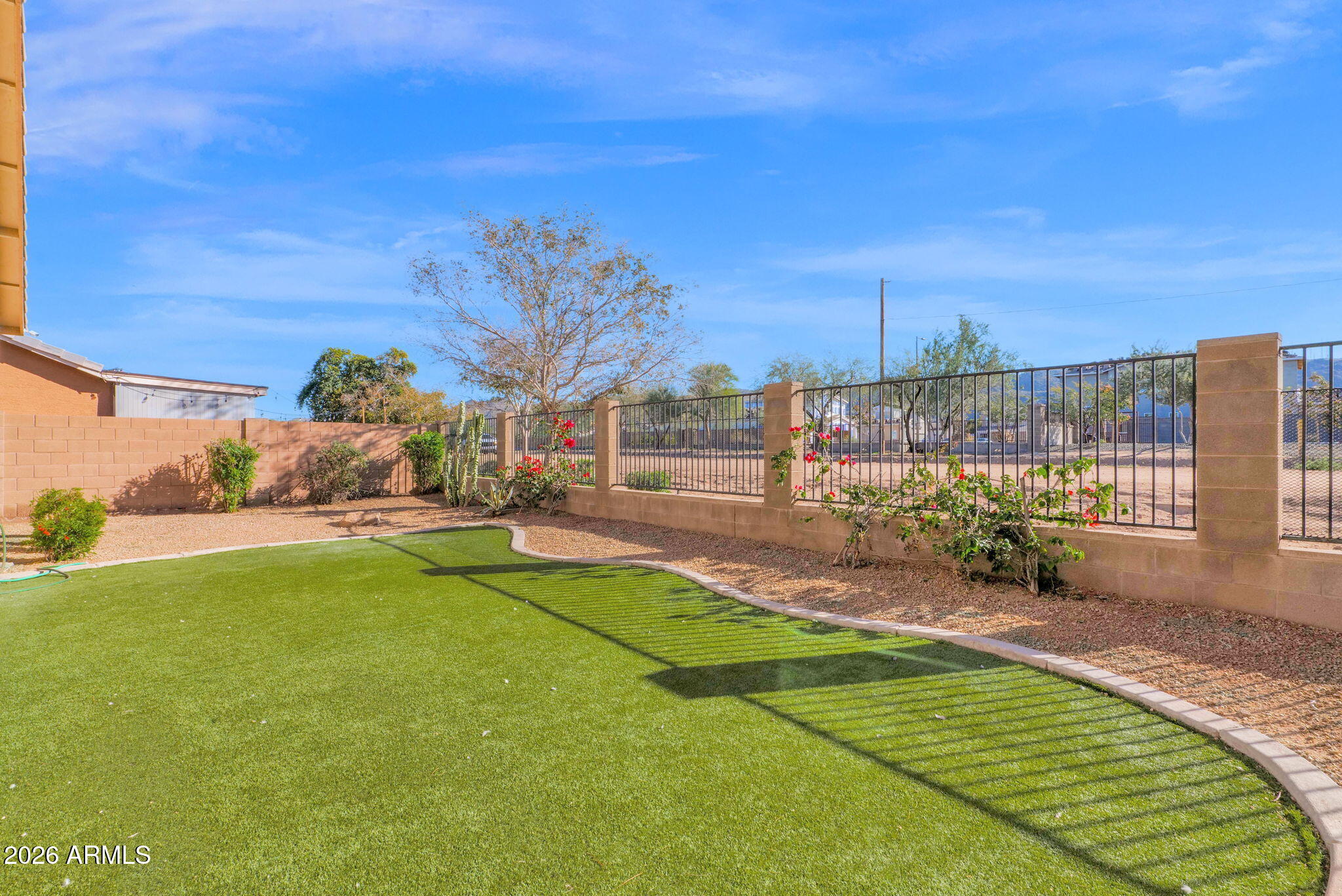 907 E GARY Lane, Phoenix, AZ 85042