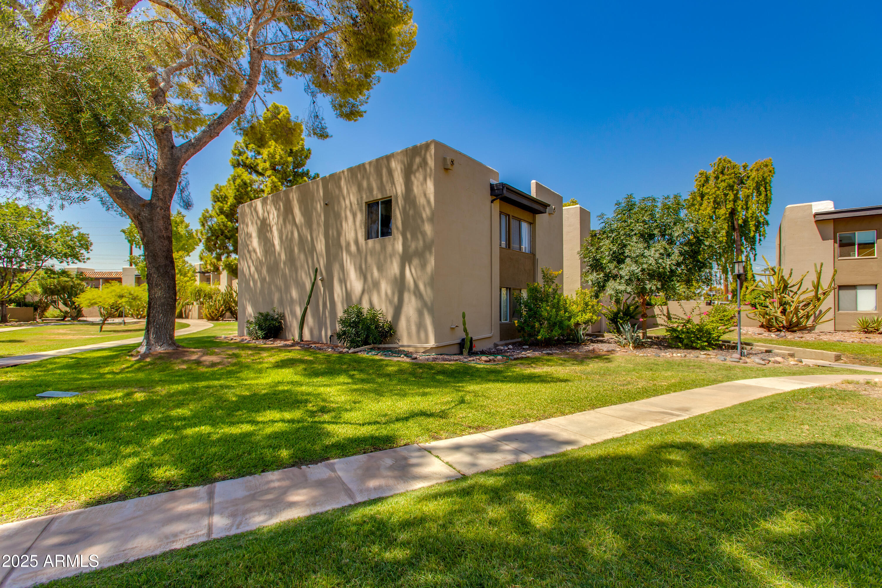 4201 E CAMELBACK Road 41, Phoenix, AZ 85018