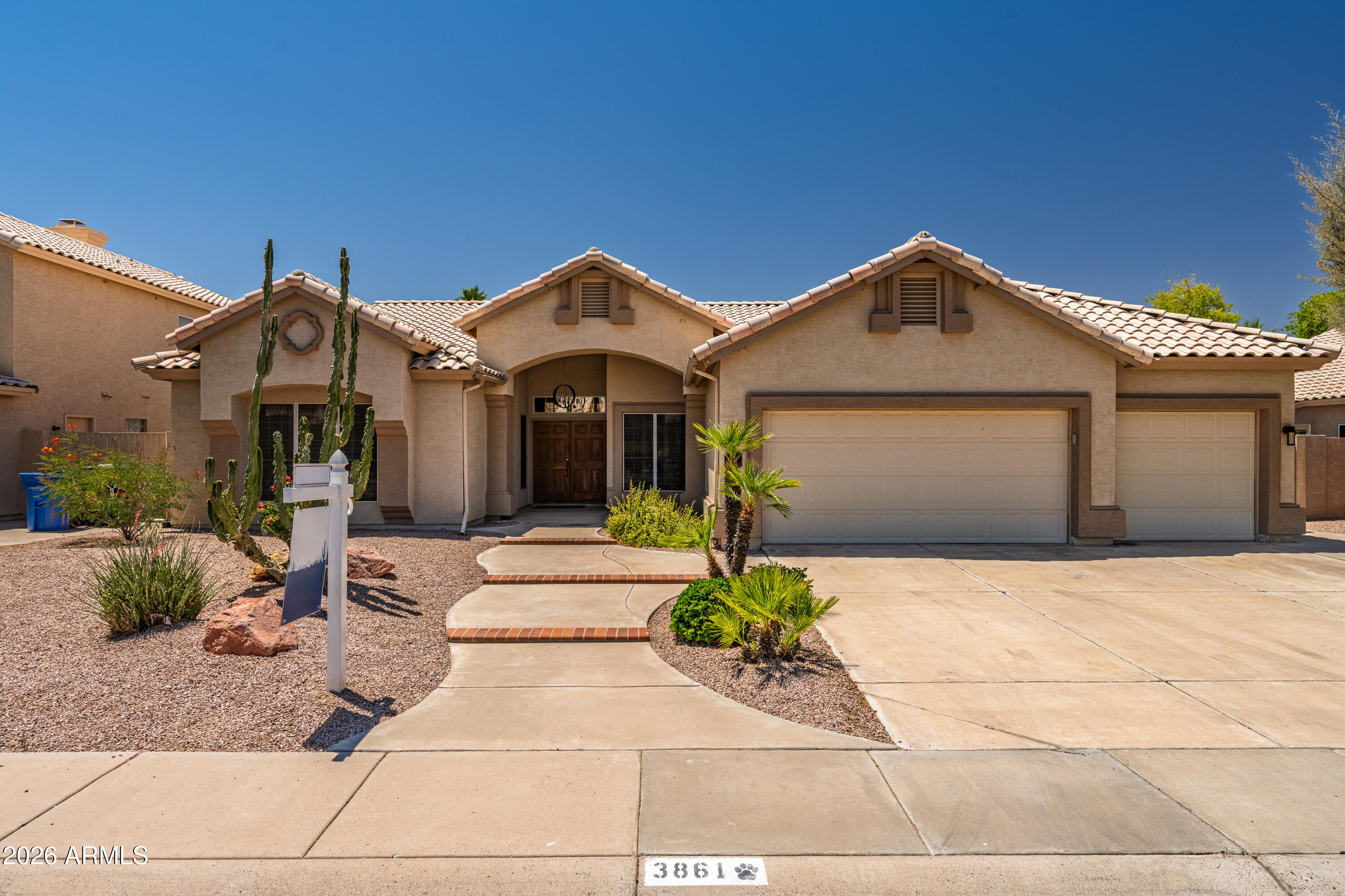 3861 E AMBERWOOD Drive, Phoenix, AZ 85048