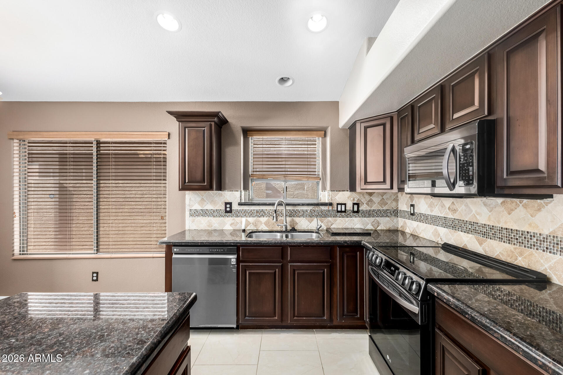 43427 W COURTNEY Drive, Maricopa, AZ 85138
