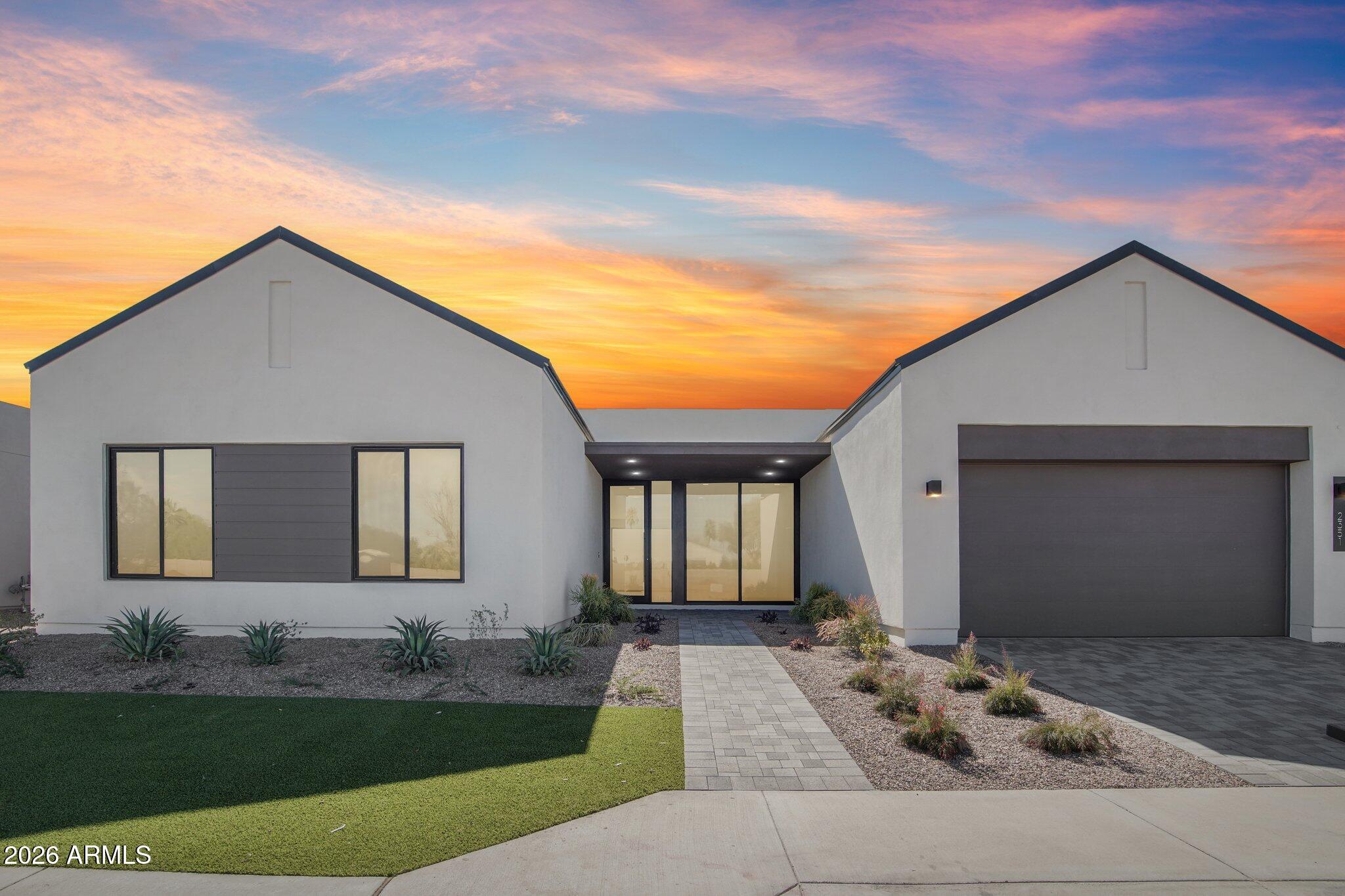 2351 E AQUARIUS Place, Chandler, AZ 85249