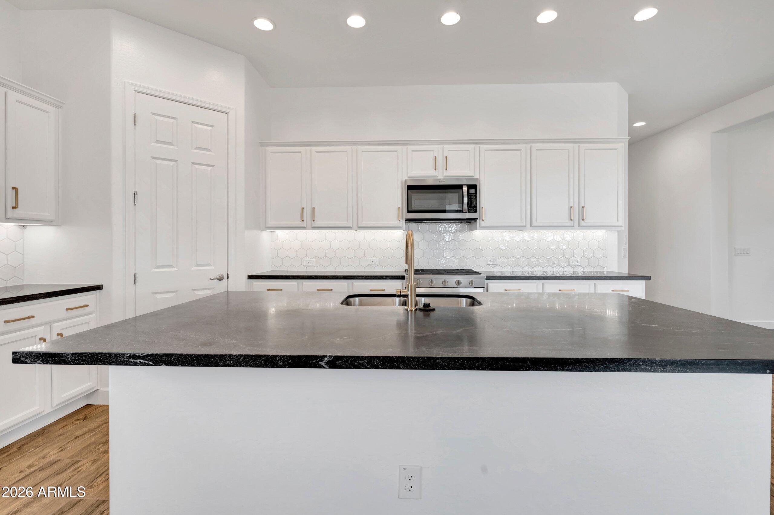 36334 N GRAPEVINE Drive, San Tan Valley, AZ 85140