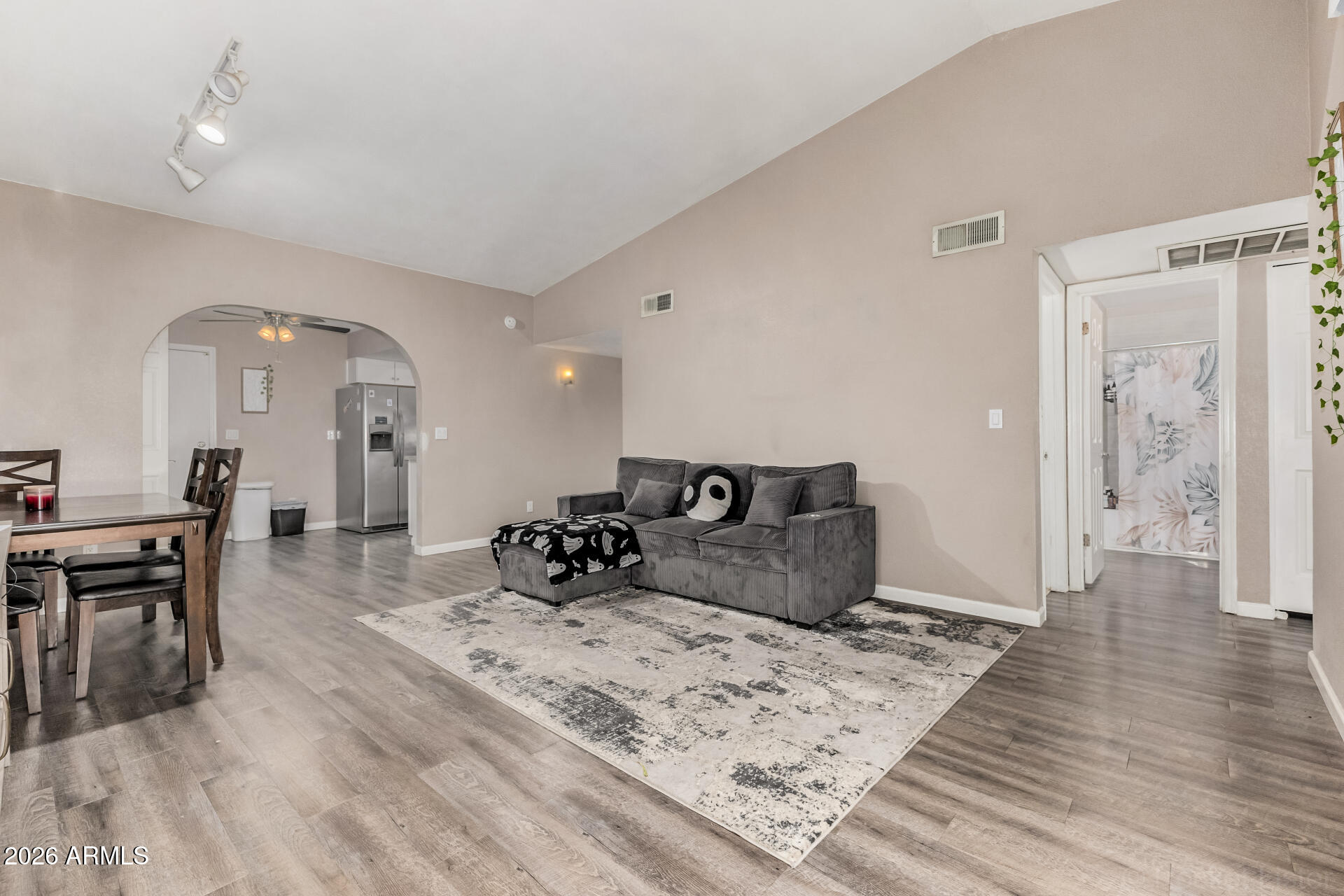 2511 W WILLOW Avenue, Phoenix, AZ 85029