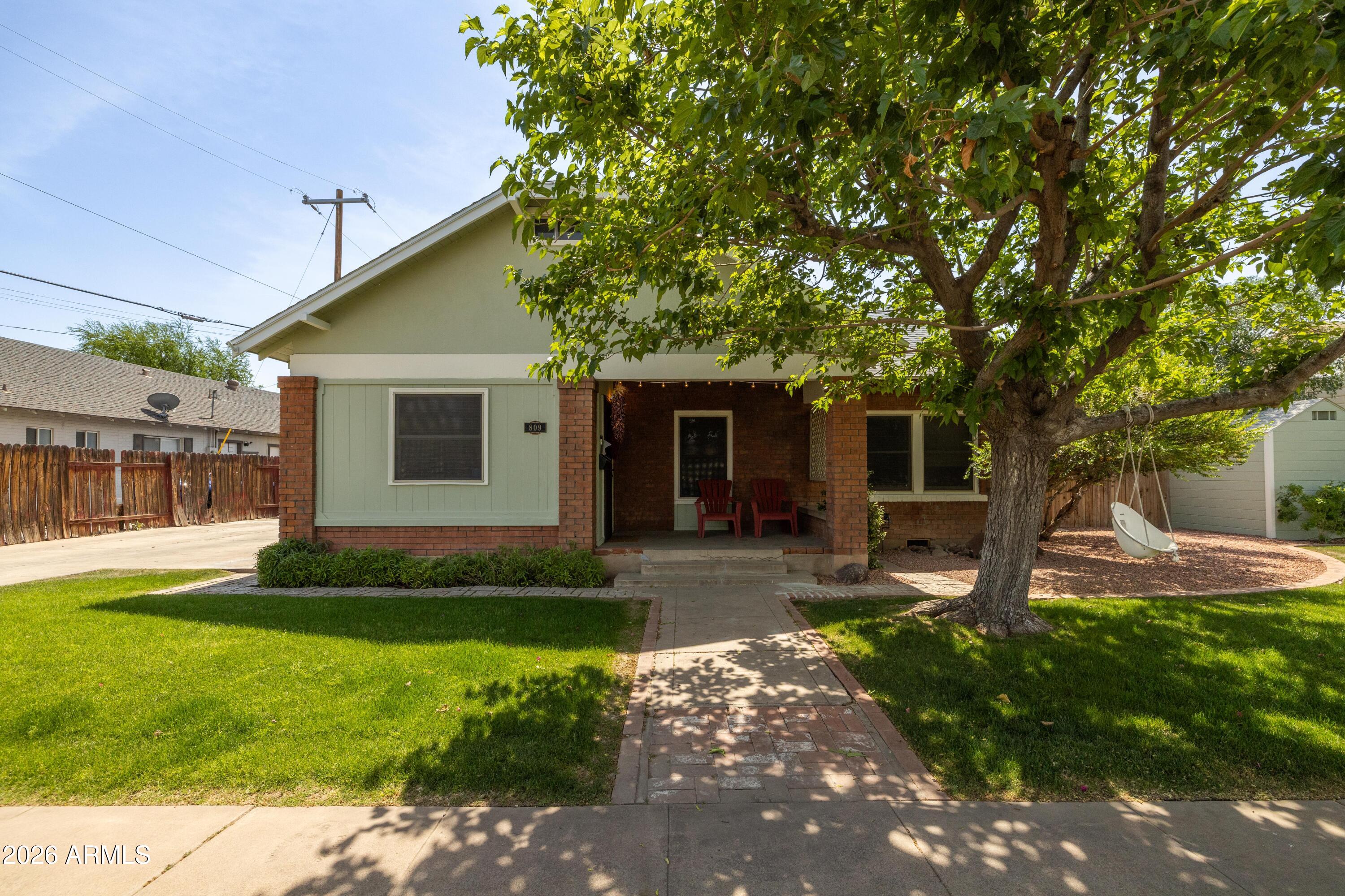809 E SHERIDAN Street, Phoenix, AZ 85006