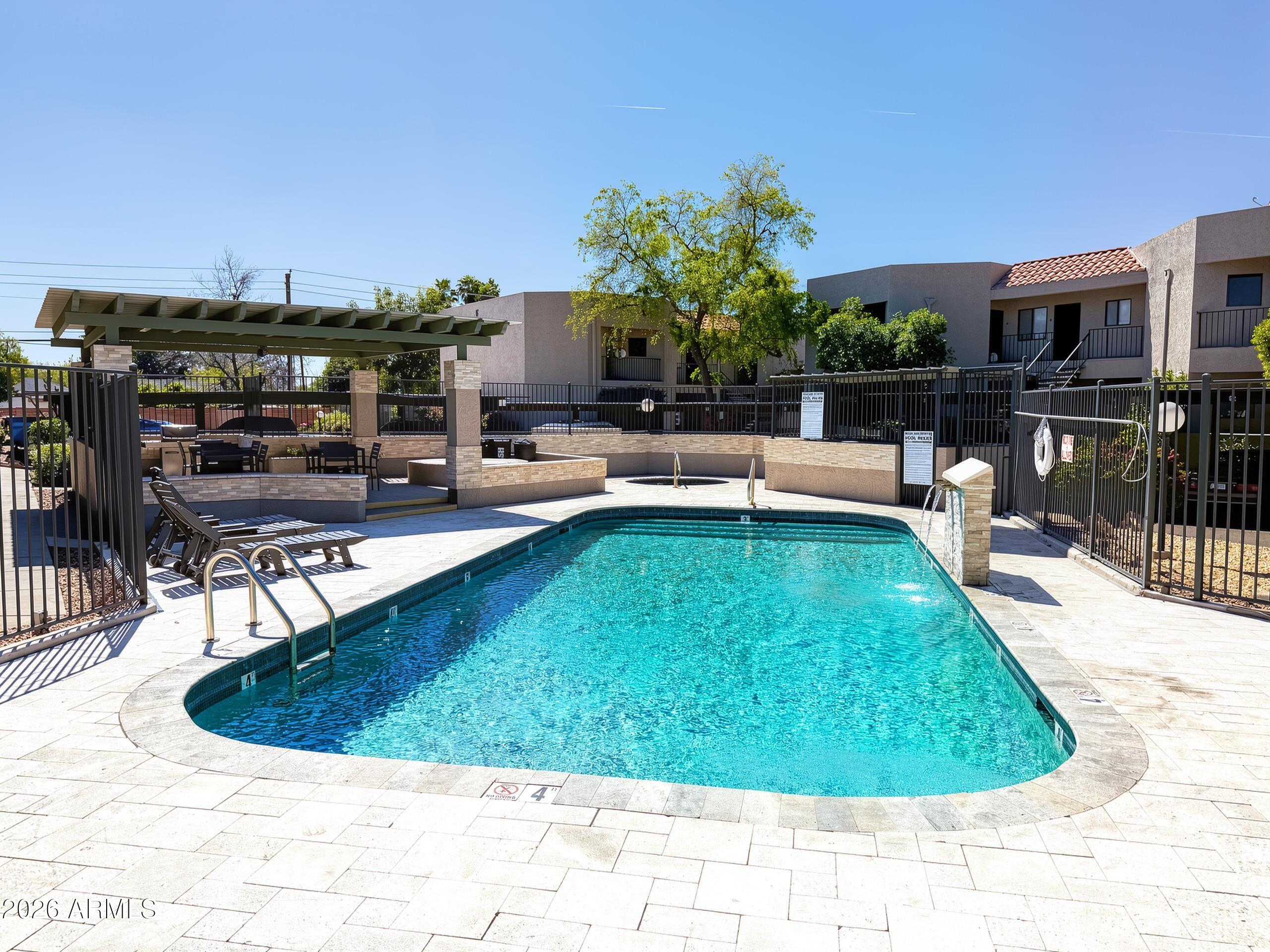1352 E HIGHLAND Avenue 202, Phoenix, AZ 85014