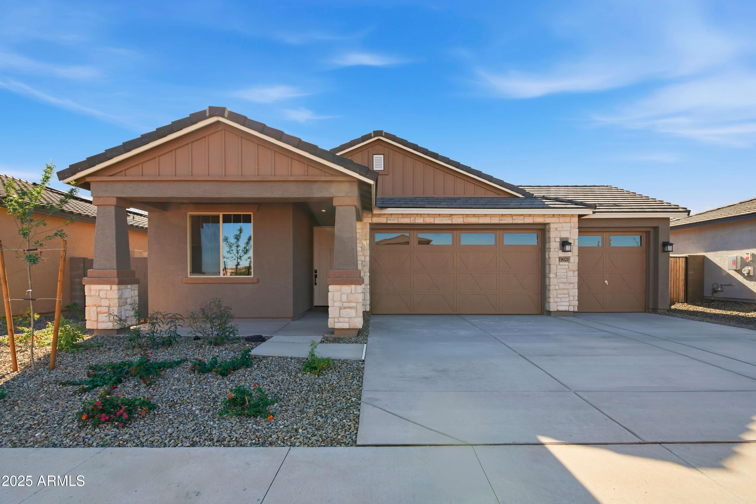19021 W MARYLAND Avenue, Waddell, AZ 85355