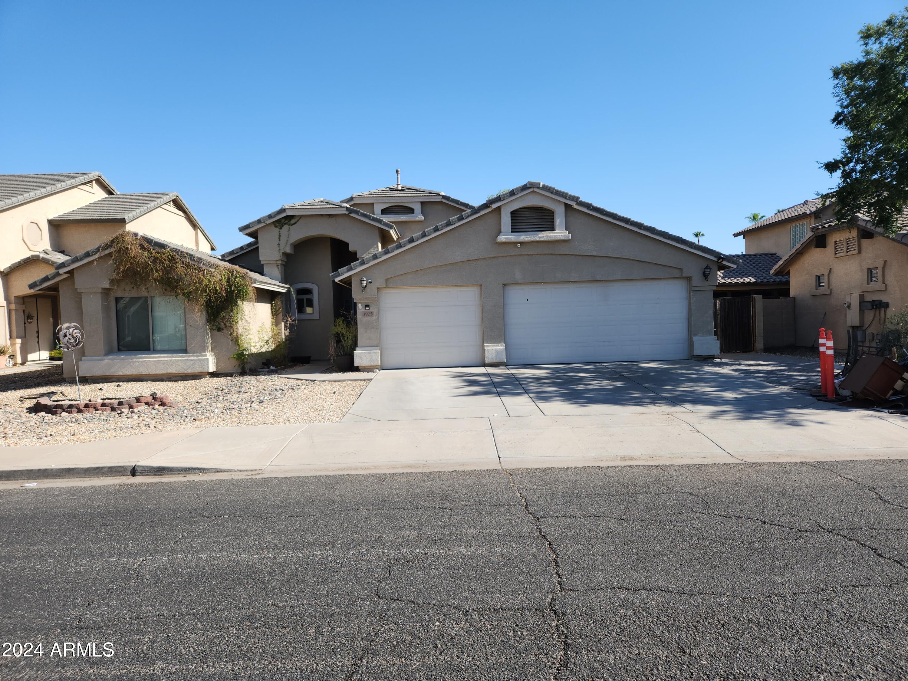 3925 W KINGS Avenue, Phoenix, AZ 85053