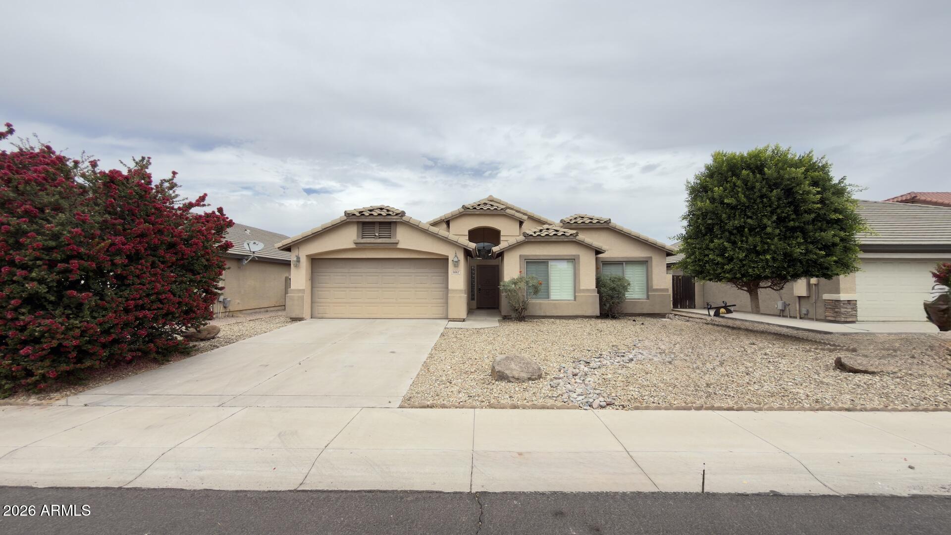 5662 W DESERT JEWEL Drive, Glendale, AZ 85302