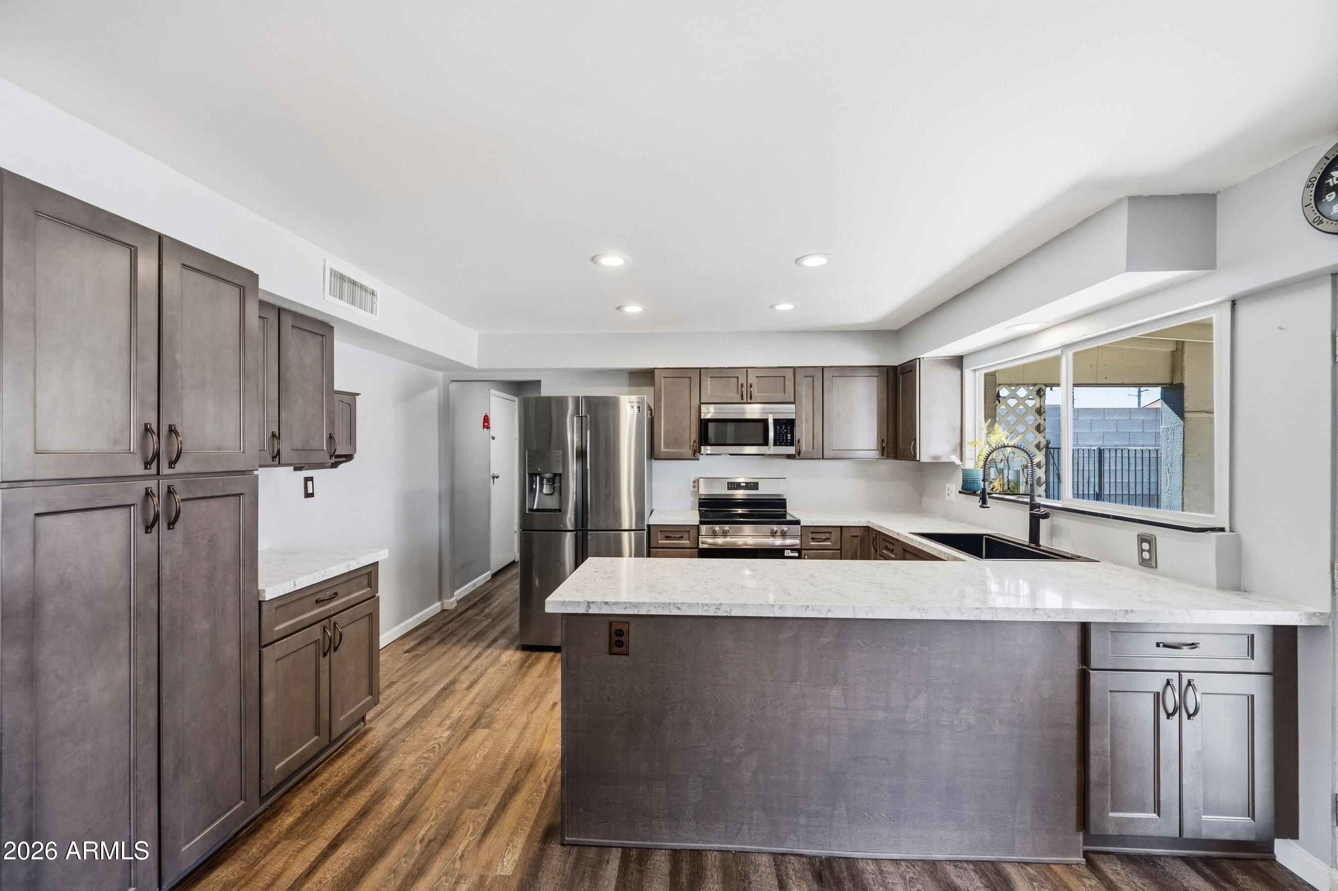 4254 W CAMINO ACEQUIA, Phoenix, AZ 85051