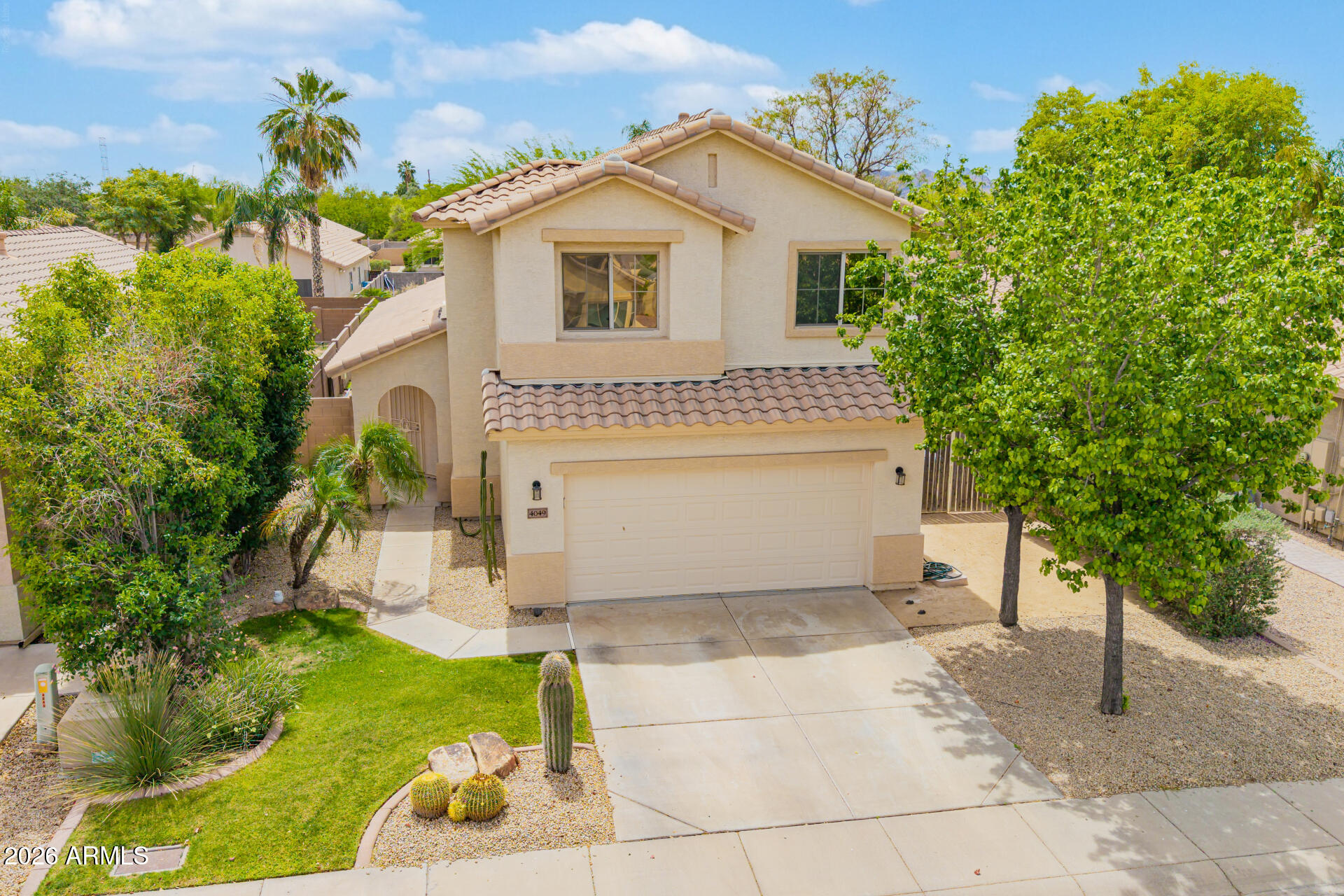 4049 W HACKAMORE Drive, Phoenix, AZ 85083