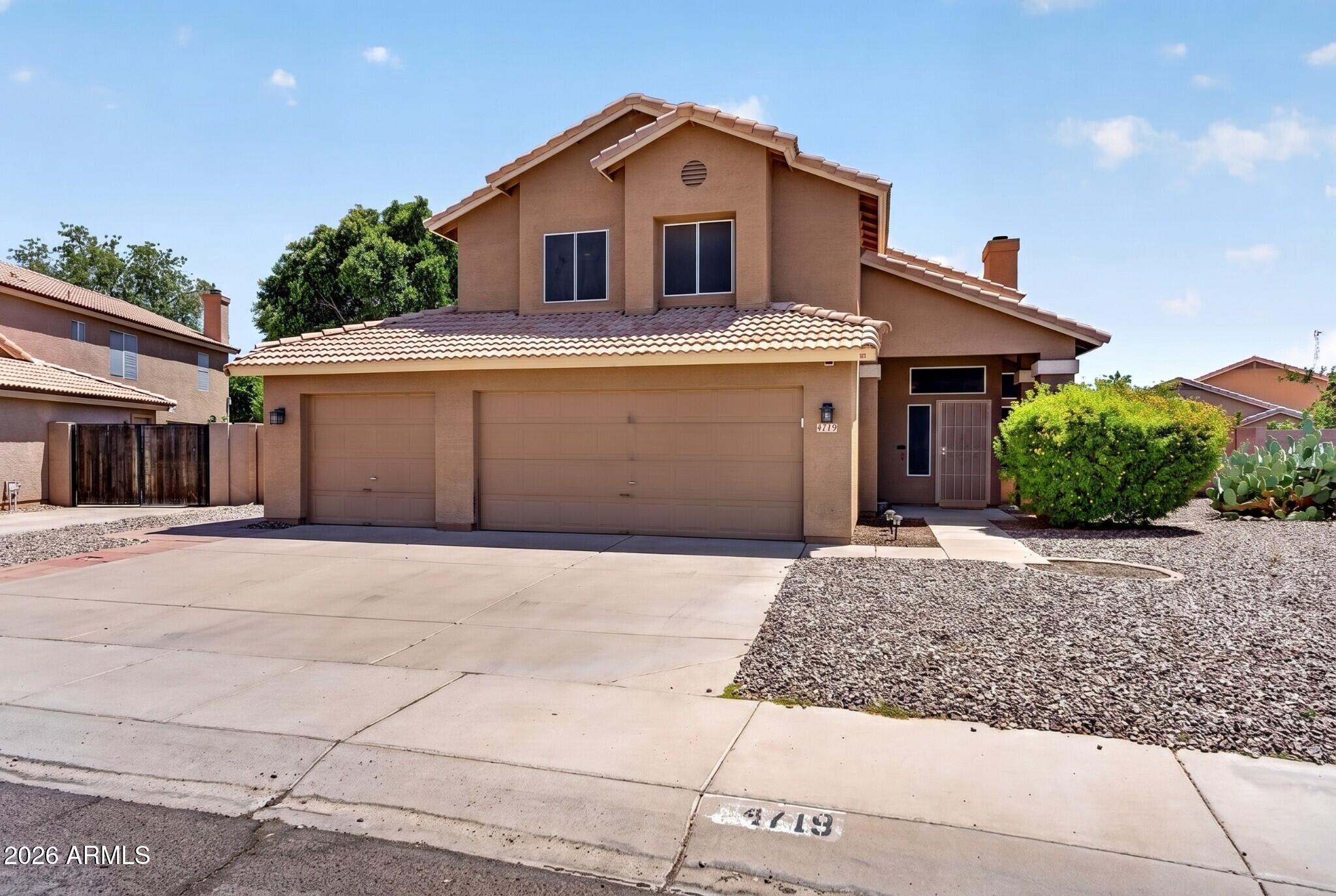 4719 E ROCKLEDGE Road, Phoenix, AZ 85044