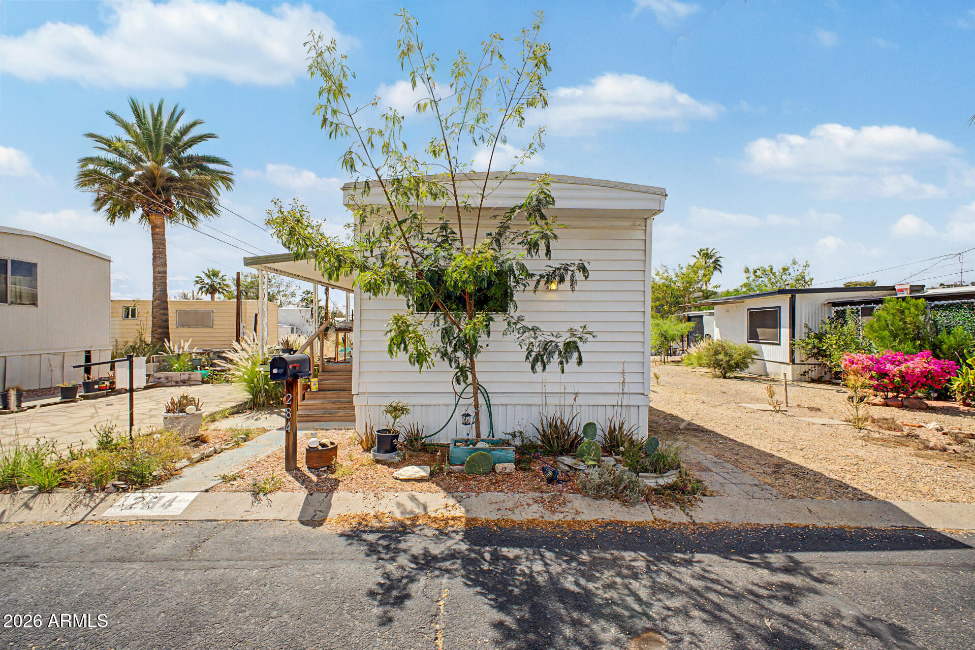 10401 N CAVE CREEK Road 284, Phoenix, AZ 85020
