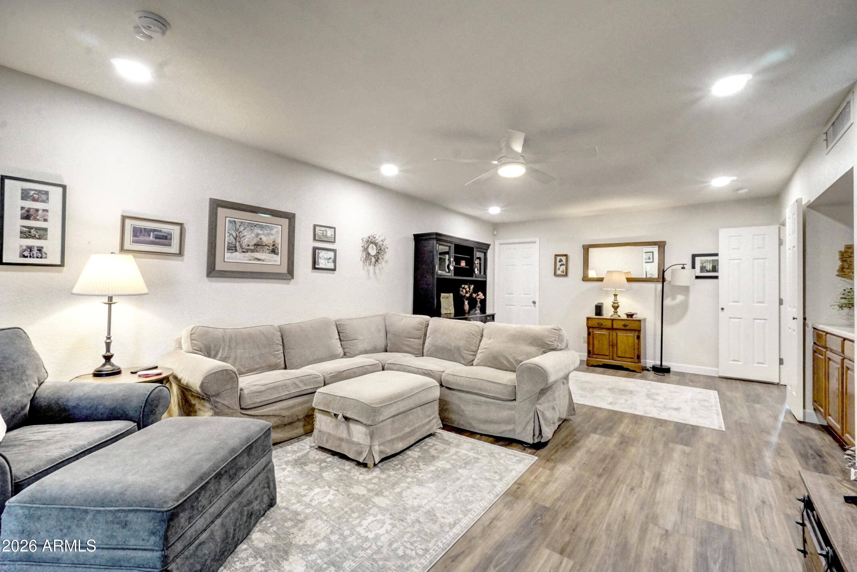 8421 S KENWOOD Lane, Tempe, AZ 85284