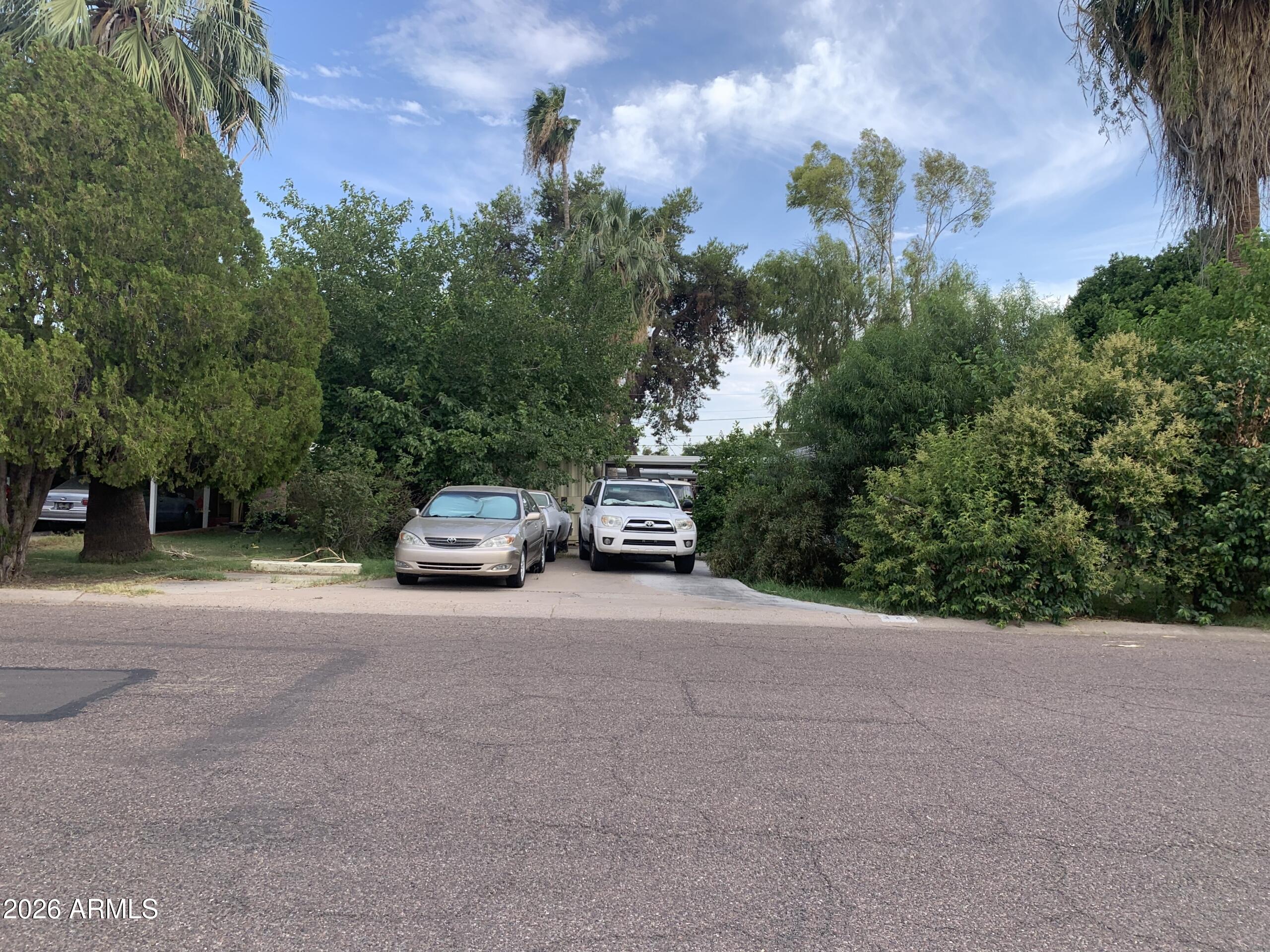 323 E ROSE Lane, Phoenix, AZ 85012