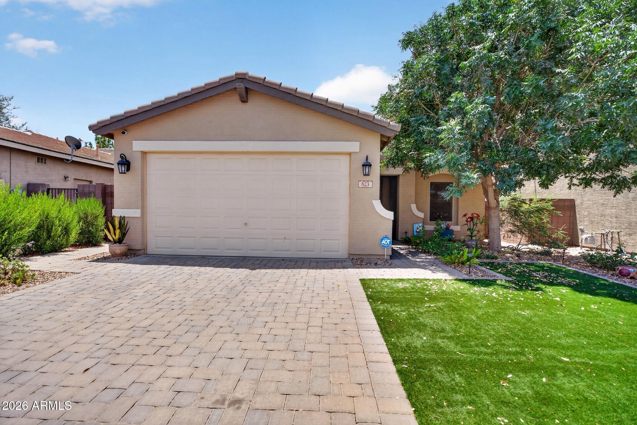 823 W LEADWOOD Avenue, San Tan Valley, AZ 85140