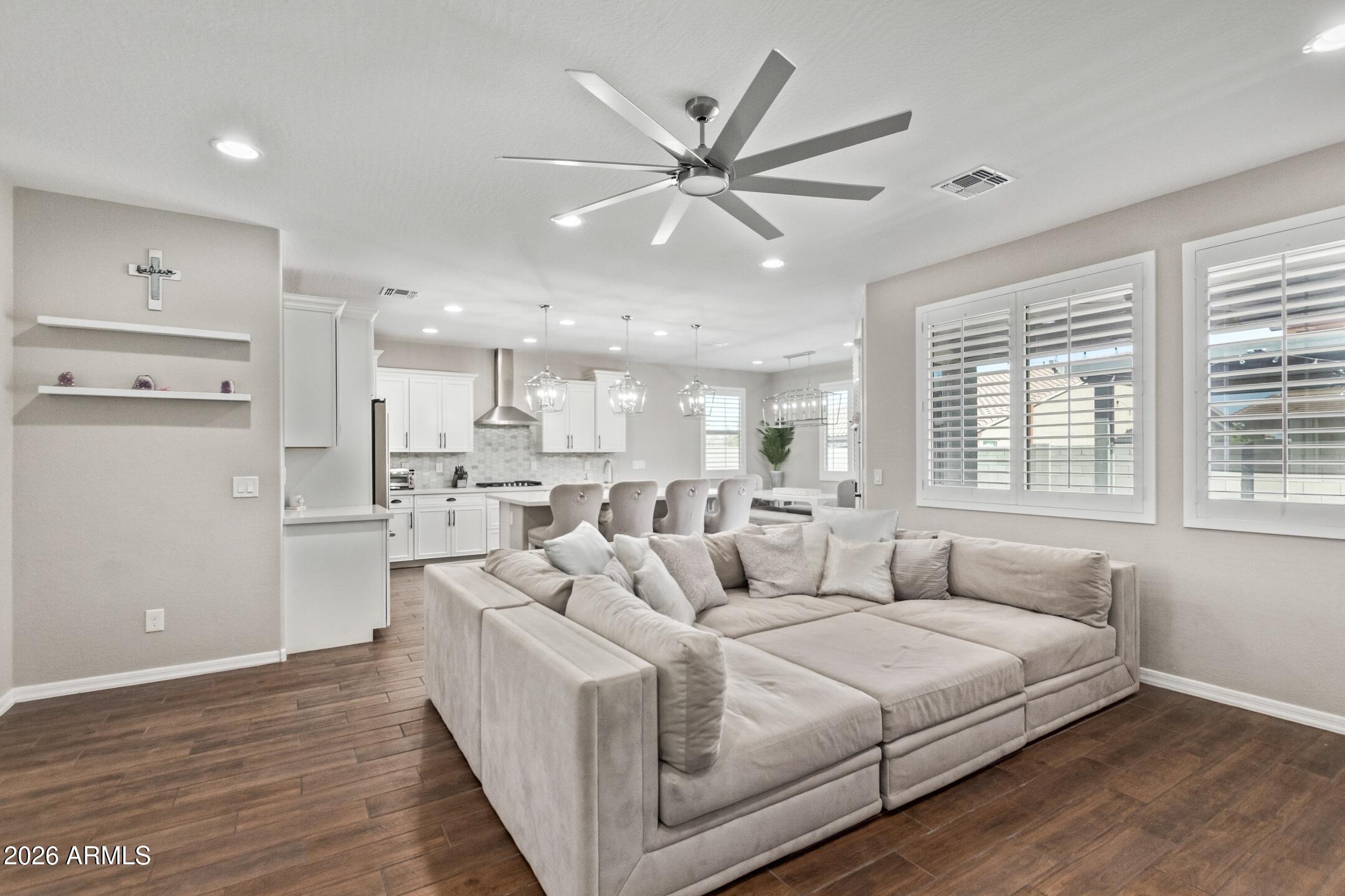18735 W SAN JUAN Avenue, Litchfield Park, AZ 85340