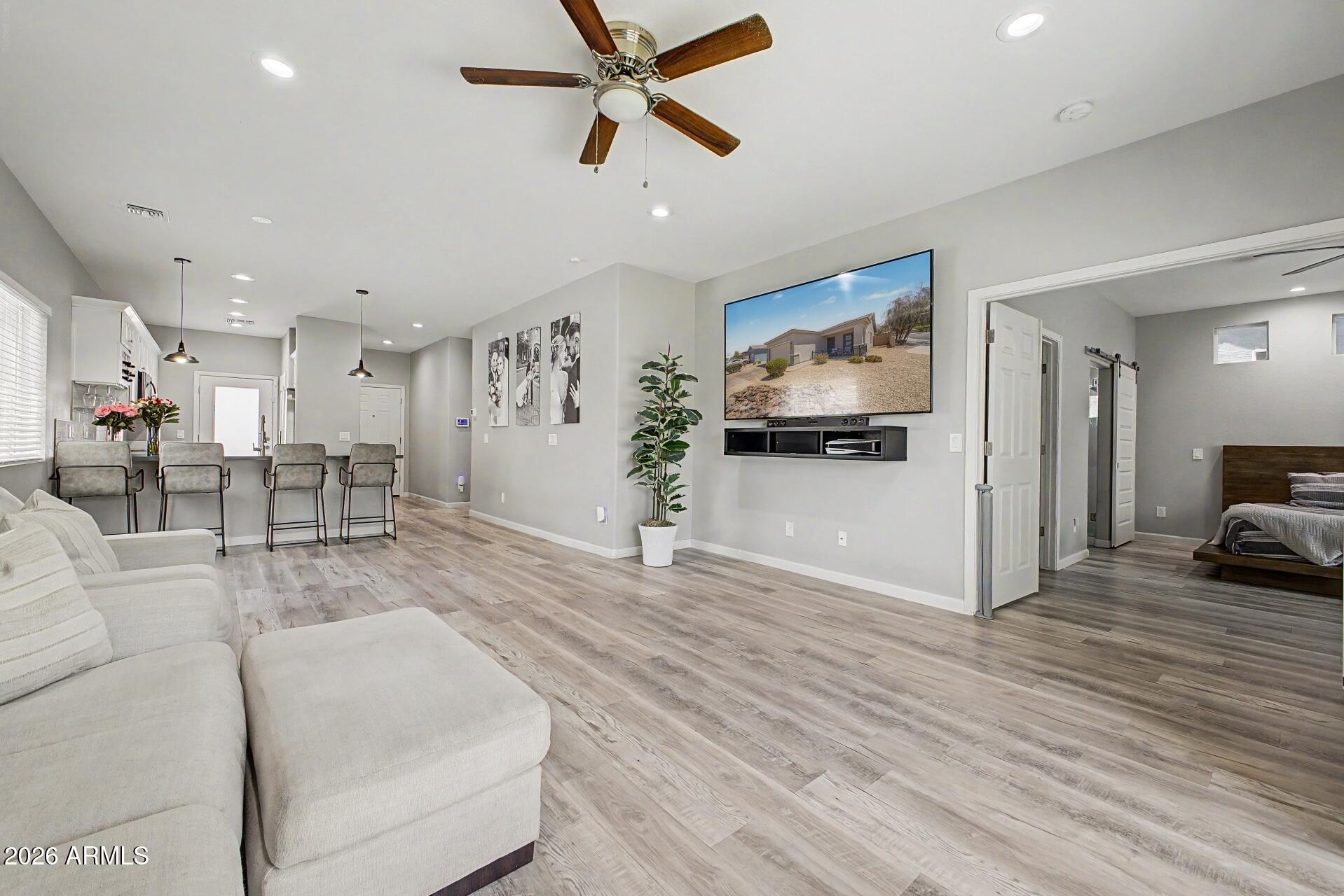 615 W HARWELL Road, Phoenix, AZ 85041