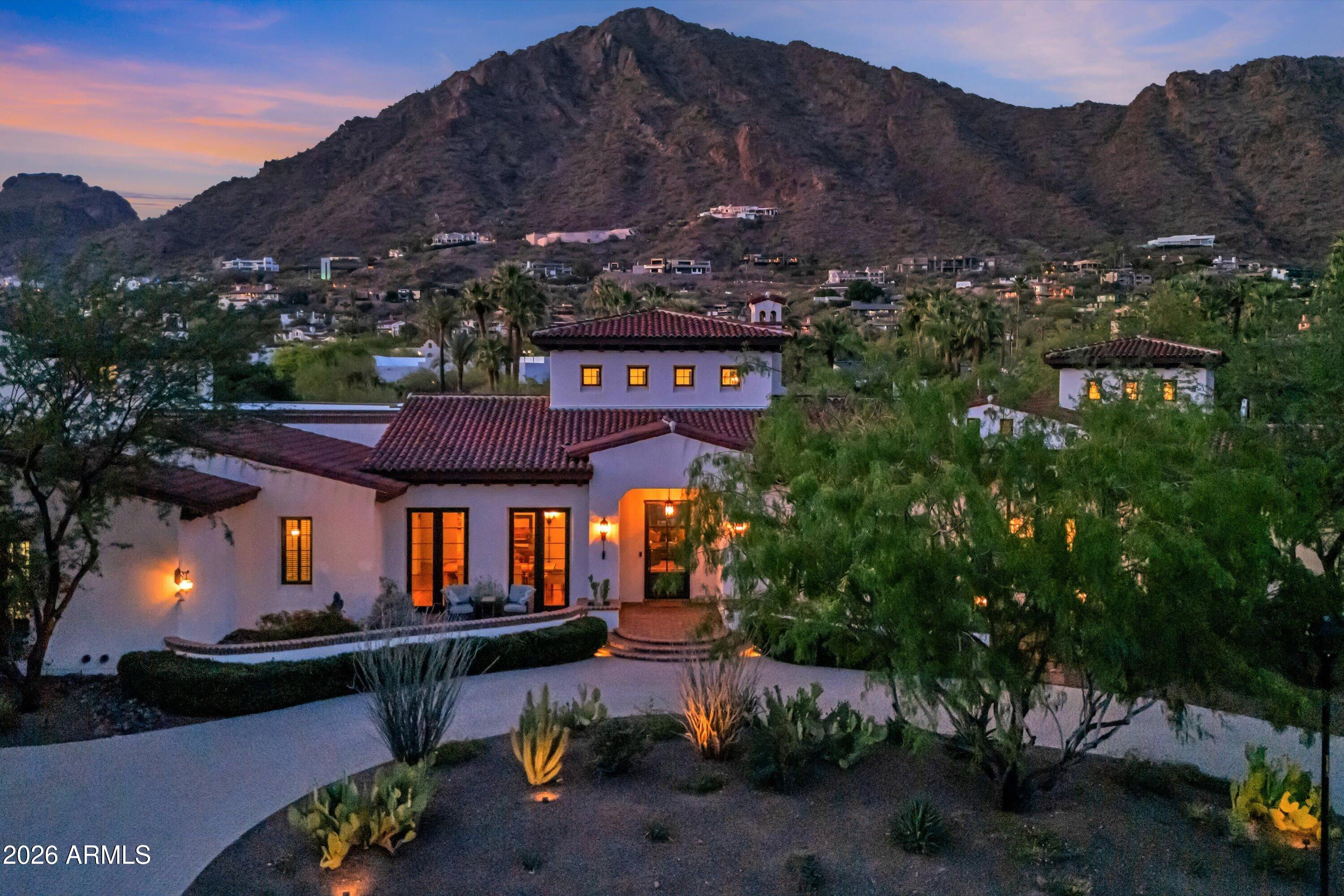 5434 E CAMELHILL Road, Phoenix, AZ 85018
